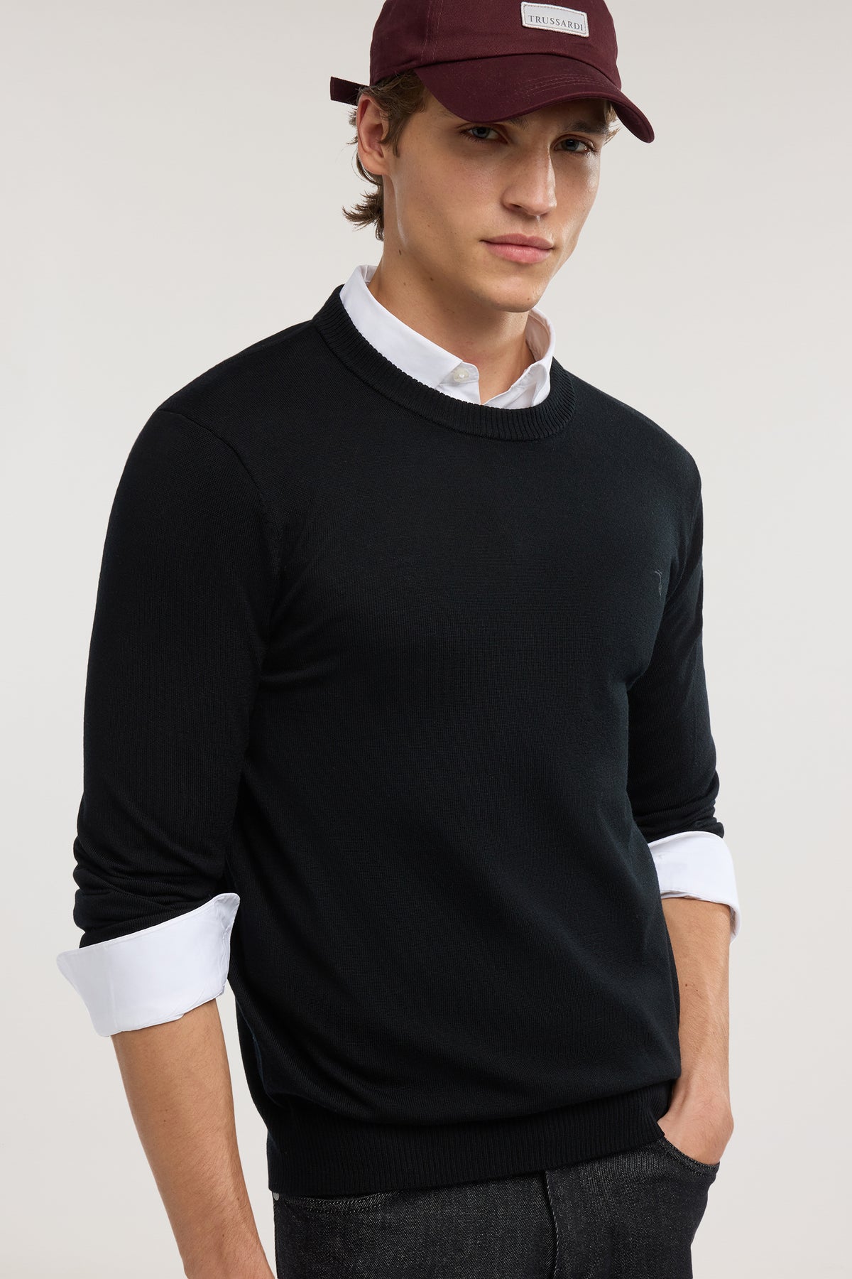 Maglia girocollo in pura lana con ricamo 4|3f4297e2449492ae12c6b66a8937b858307eee182796d13cc973790d186bdce8
