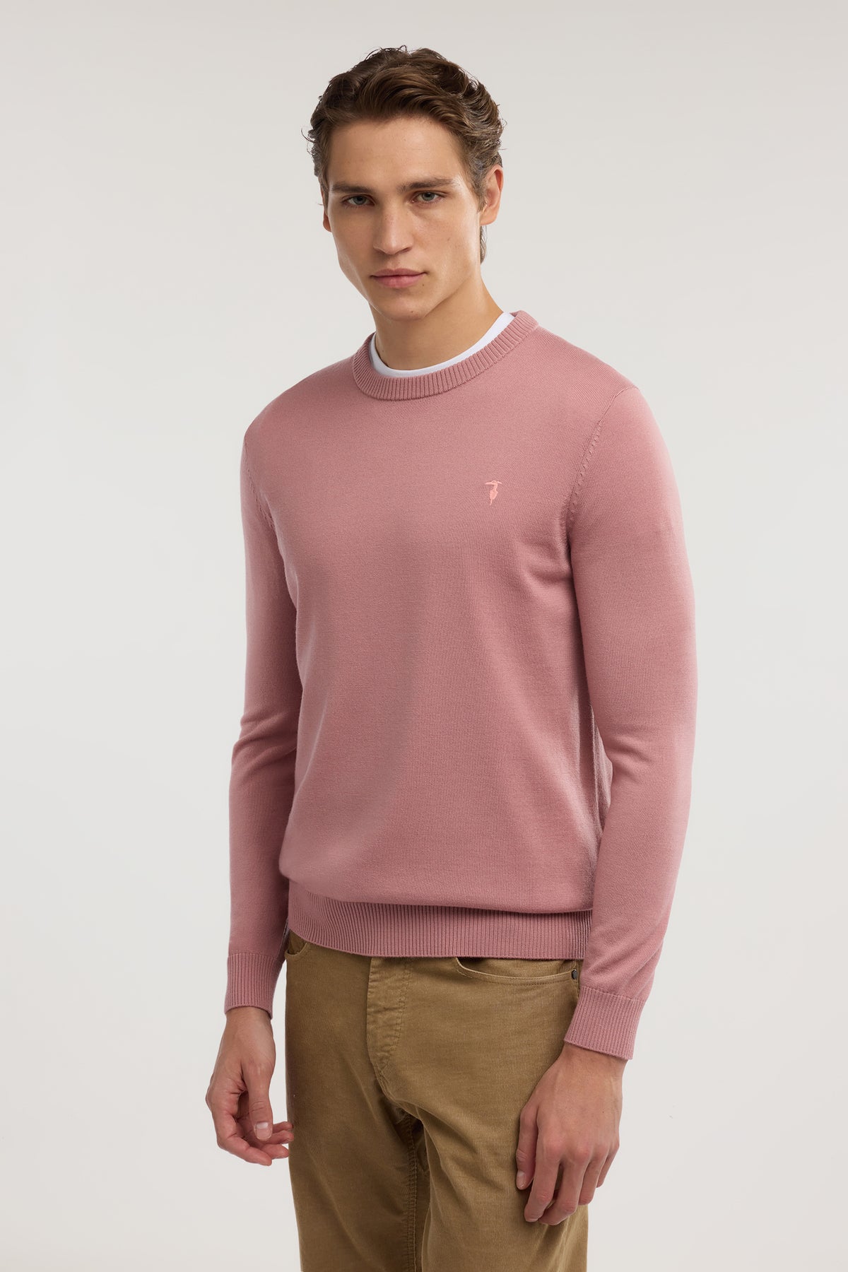 Maglia girocollo in pura lana con ricamo 1|2a3d818ae0ba140d5c813f737414d8082a725b3dc3f6010a8ac137900a23cbe9