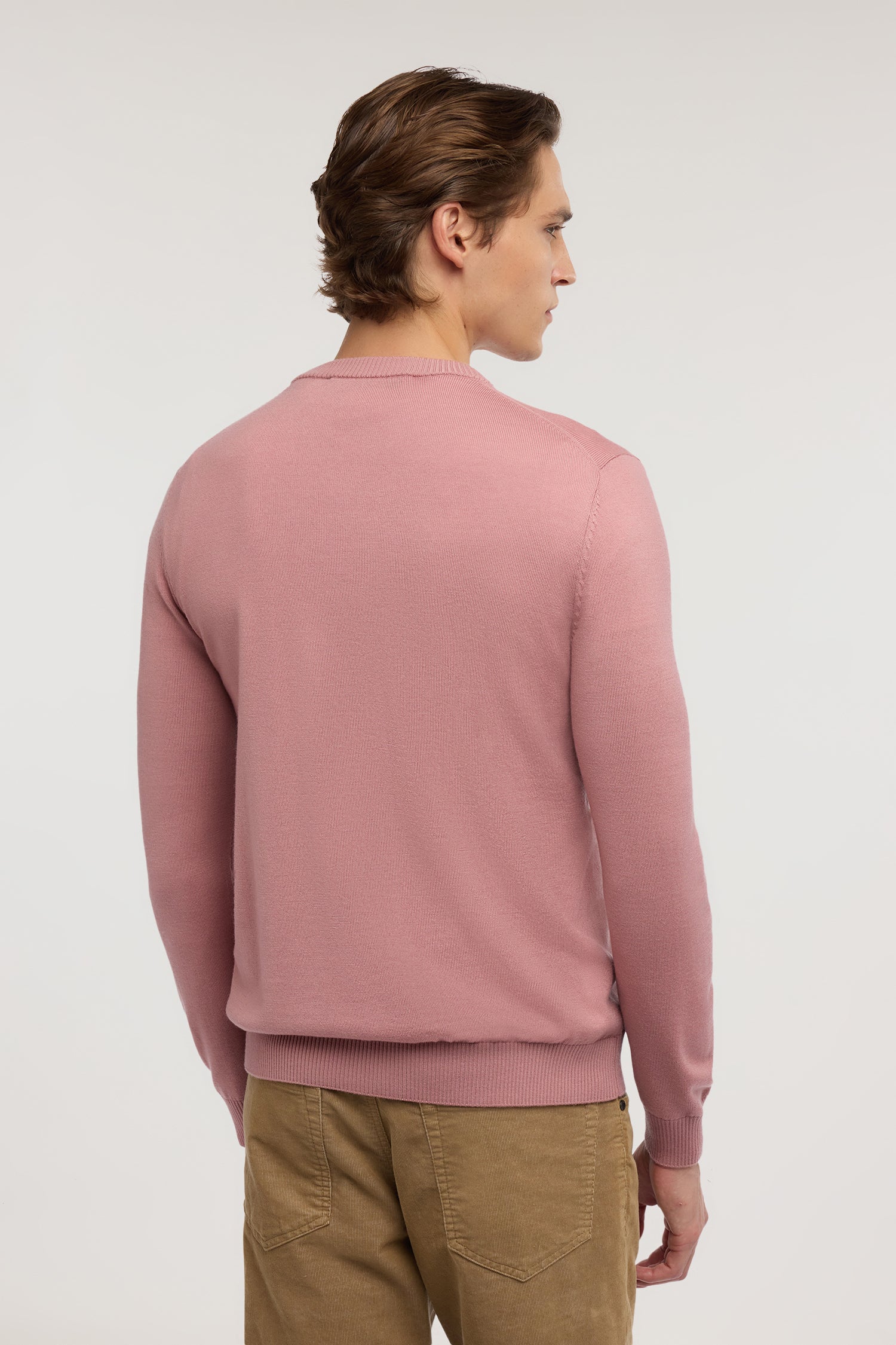 Maglia girocollo in pura lana con ricamo 2|e0d42673e55ef1e4f440f213afacbc59e50e53b03fbd6ebd219dcf6c44e8170d