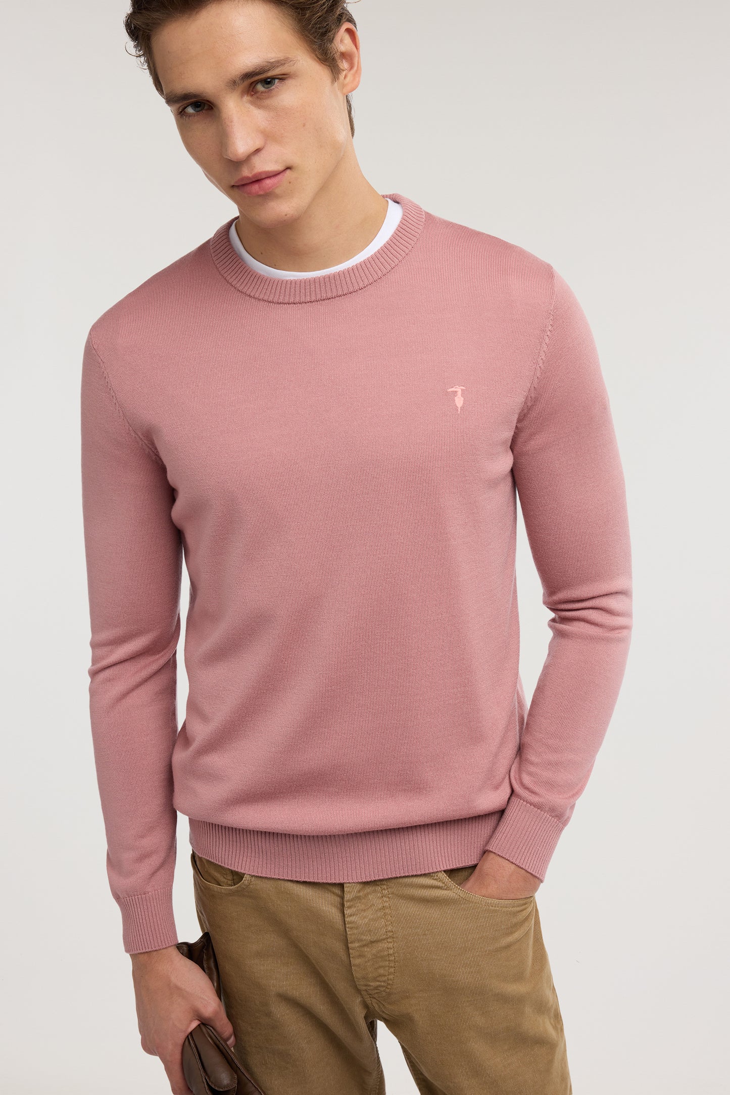 Maglia girocollo in pura lana con ricamo 4|3fc72f1ab817048bd33b0e1ed15981661b1076e320123e4e4af080569dfd5a8c