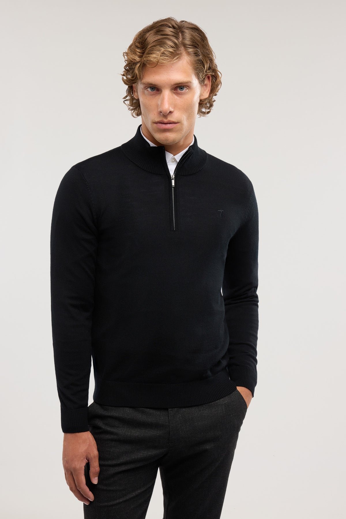 Pullover con collo mezza zip in pura lana 1|cf77a19cc29dd202cb2f08bfee175e76c17ed7e46a96d629ee3df0af7797b2c2
