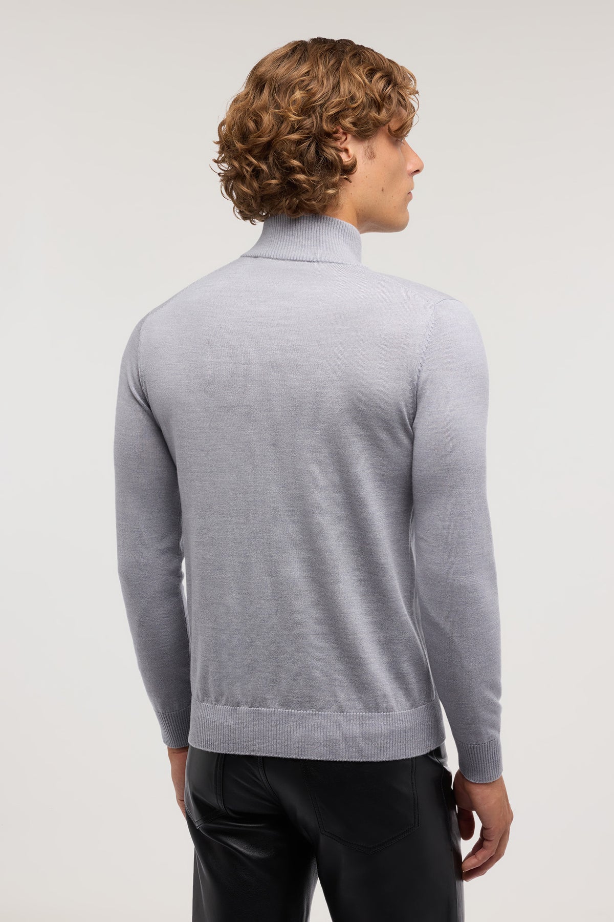 Pullover con collo mezza zip in pura lana 2|72edb1ada044c68977e43e7f55df3c6bca4ee68880efe3abe0f3985f98e428bb