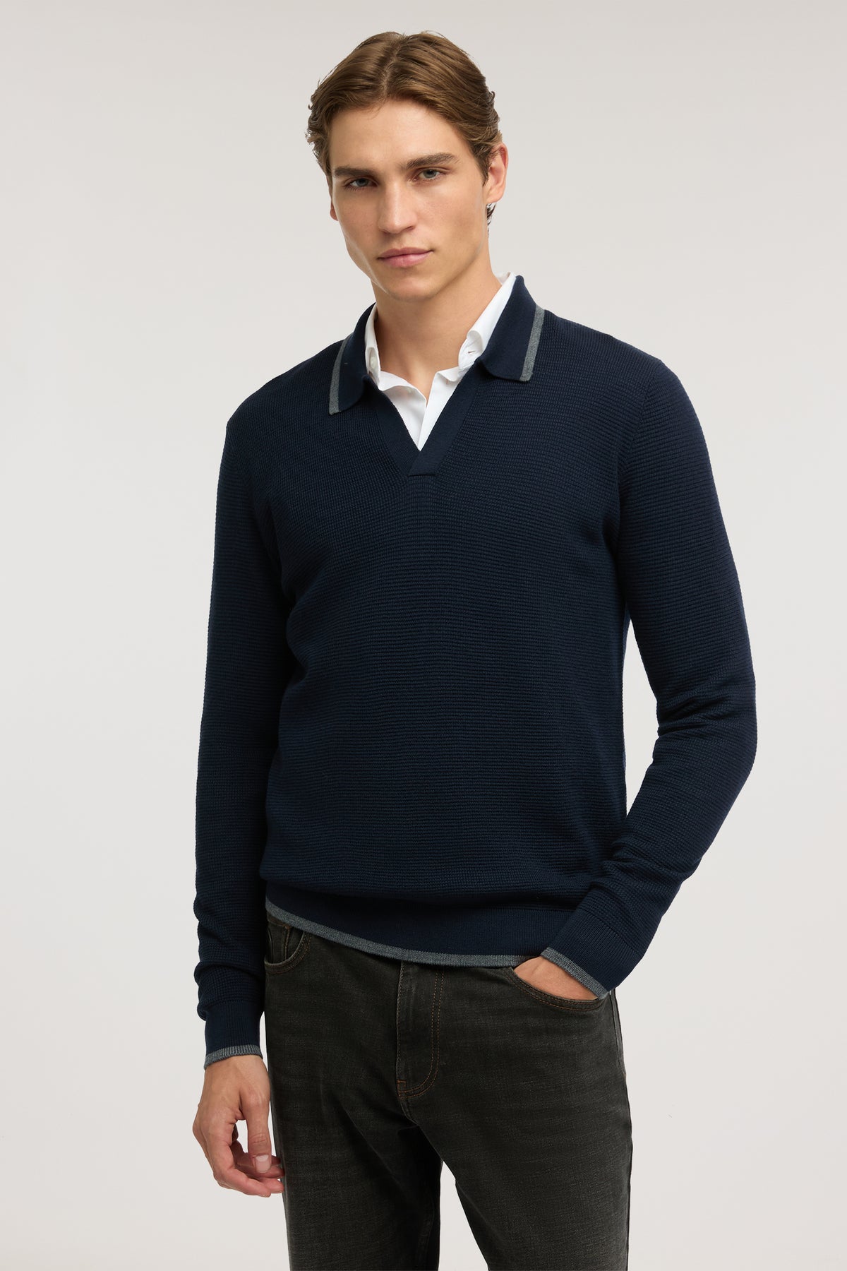 Polo in maglia regular fit con profili a contrasto in lana 1|b0f620a1ec974672368d8dfc5eb24ba6e7749b5b0b034881eea60971e03c6d54
