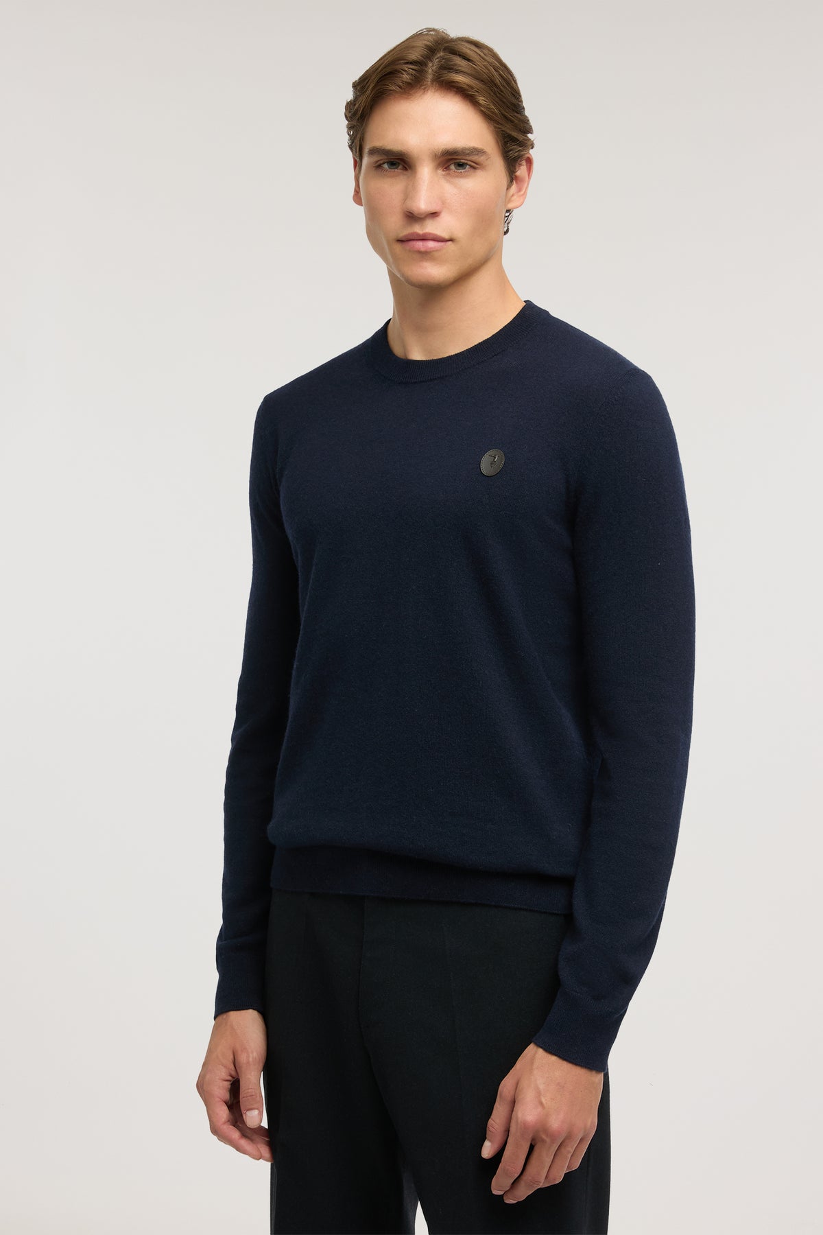 Maglia girocollo misto cashmere regular fit con patch 1|0adc41f3aa17390b5228369370d807c1117b1d199fb124a7596882ac0b456ae4