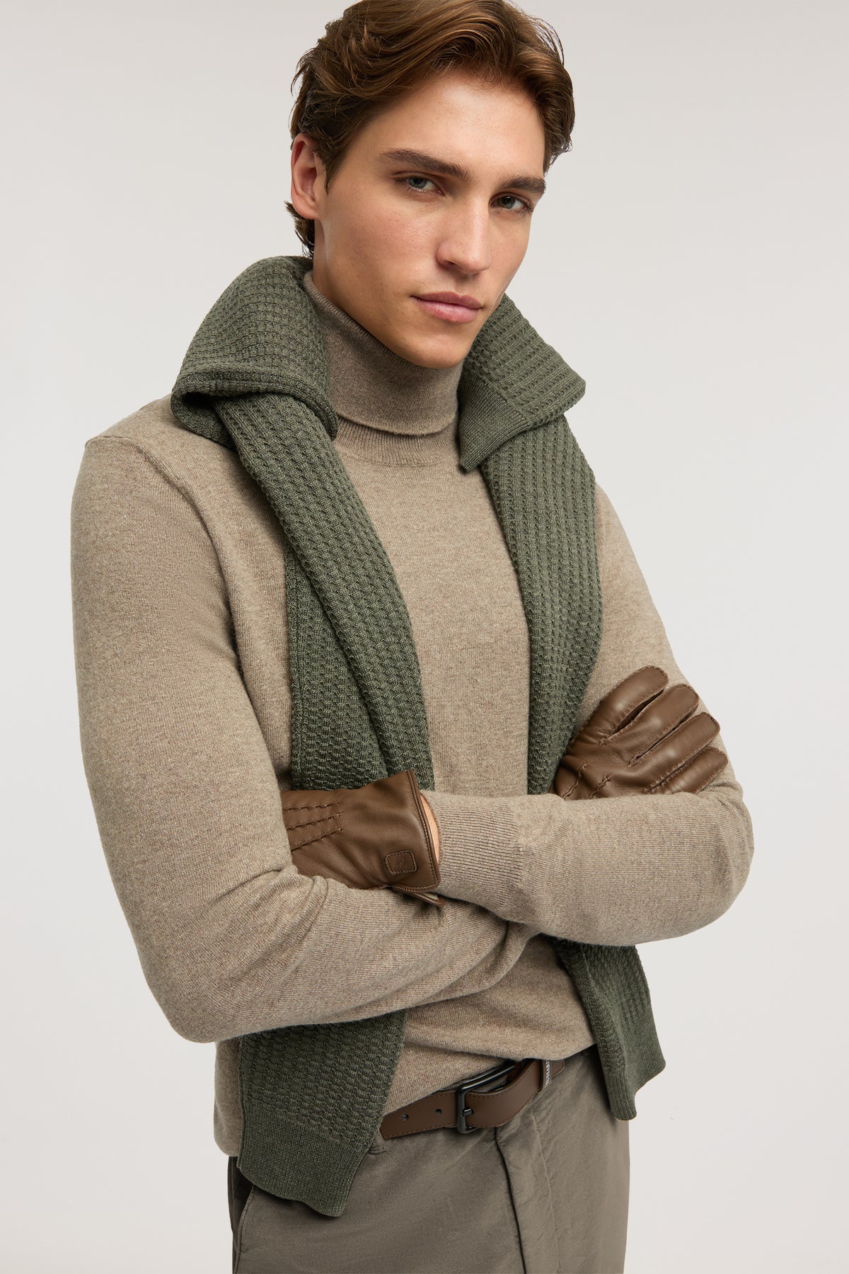 Dolcevita regular fit con patch in misto cashmere 2|9077774448e42cea1d40418908382cf9274c75673095eeea93e0ea5936d3fc0e