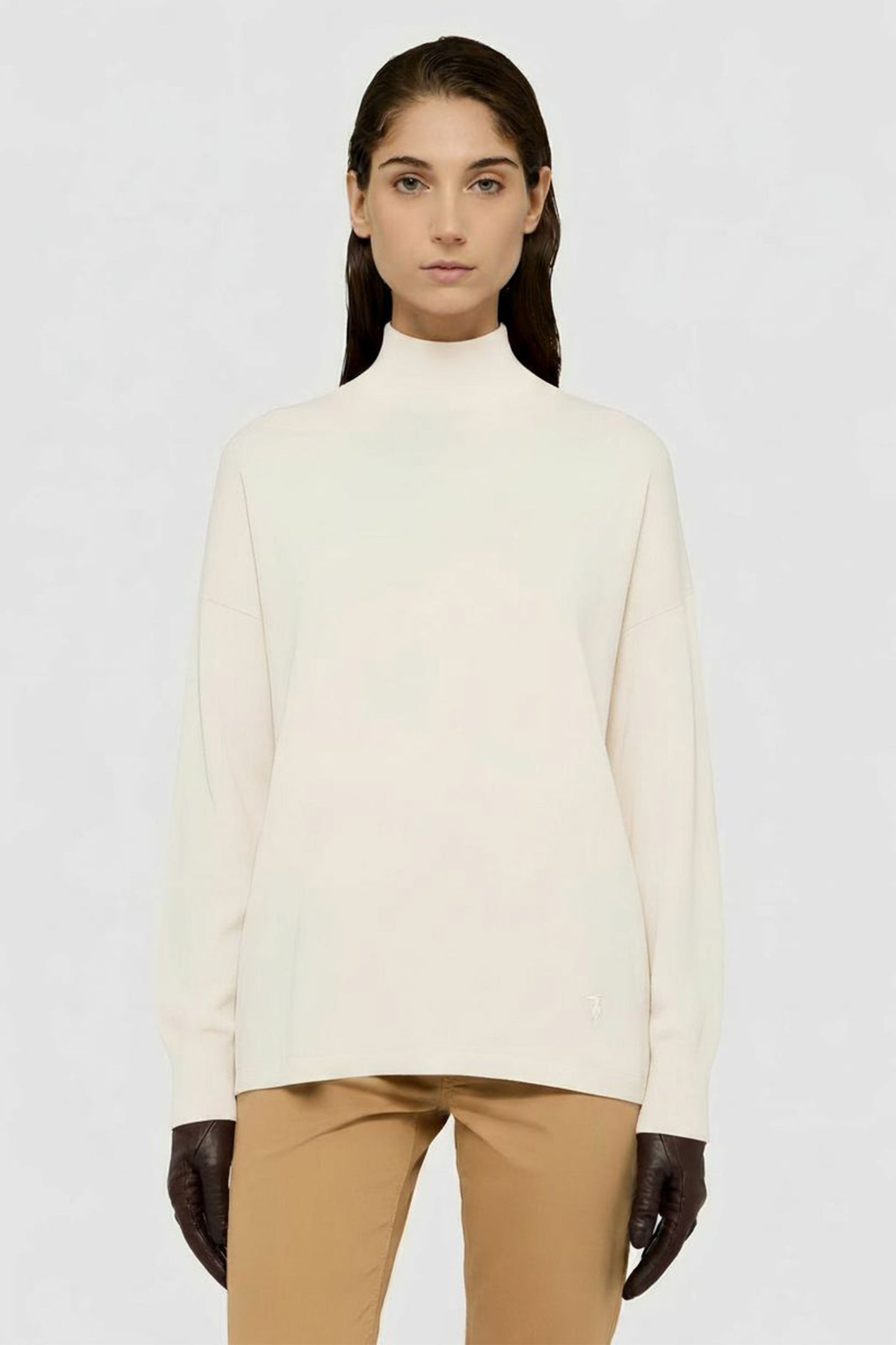 Maglia a collo alto in viscosa rasata 1|8396141aaea995d934a97e87dada1c2834b03bcc364df234b0096e3573e954c3