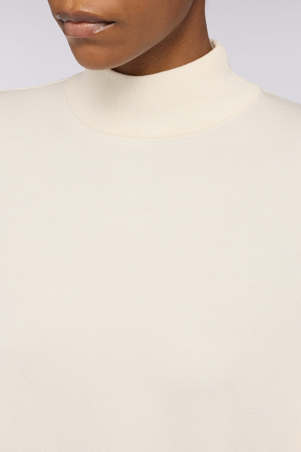 Maglia a collo alto in viscosa rasata 3|c0b26f3408db64e0f5764e2a6beaa41fe0d043fa8950018f6ab2b34a2b816859