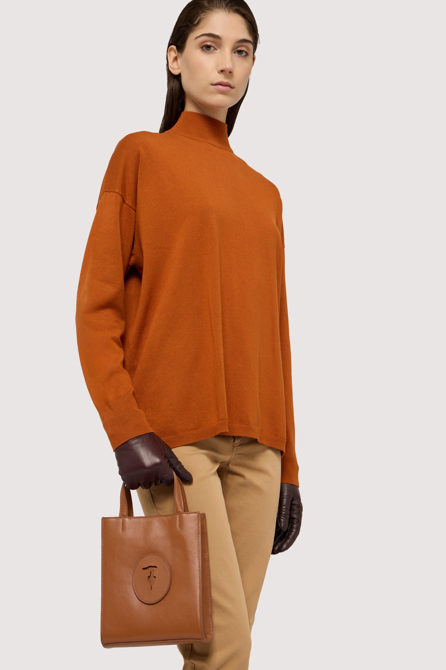 Maglia a collo alto in viscosa rasata 5|3781c0f396d1d18ebb93c747e6b180df450f718931e1d2223fb0a0eccdc4d07d