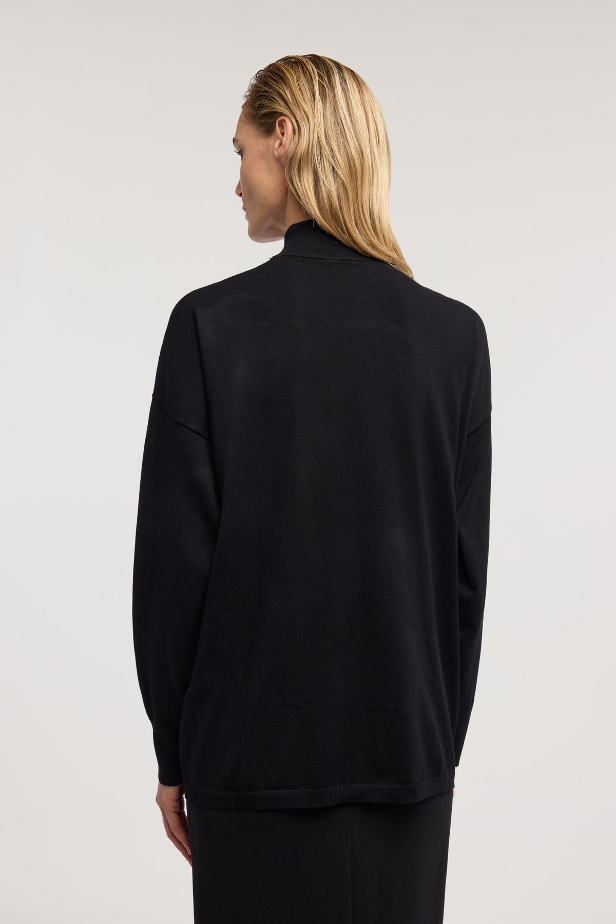 Maglia a collo alto in viscosa rasata 3|92e247fc64b229f9e42eb9fa1981dc477ab993a5ed462d3a4df33734b50bff2a