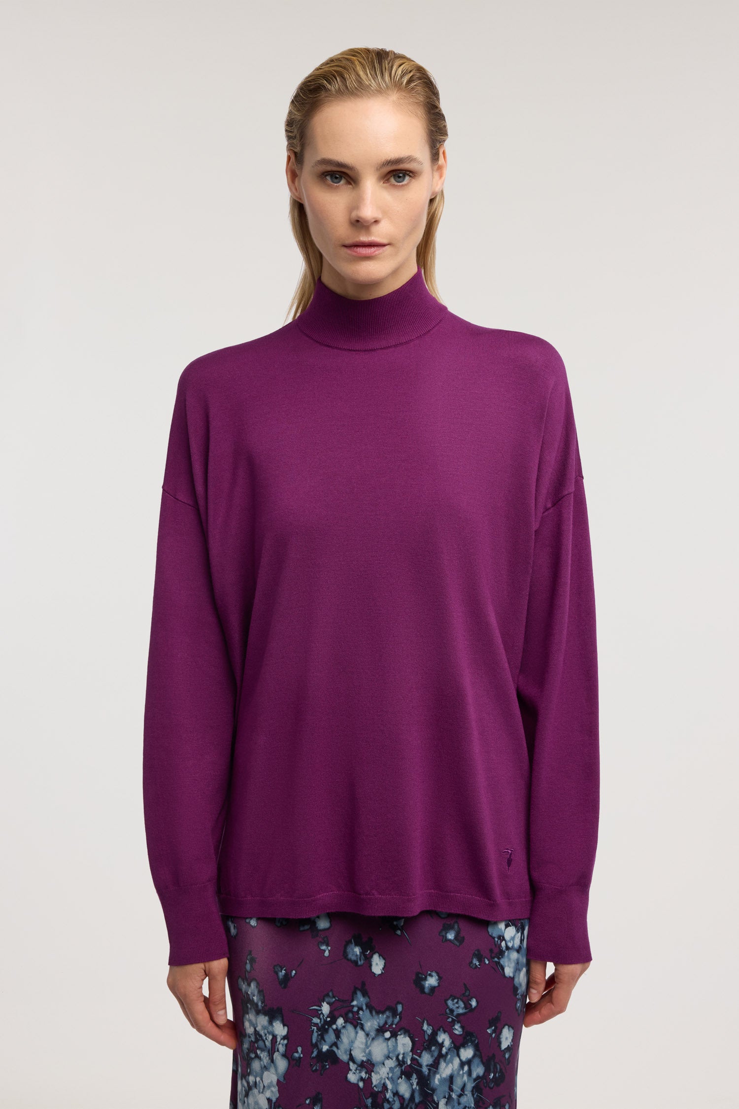 Maglia a collo alto in viscosa rasata 5|2afa87881c6abc292498fc62aa950036f4732251840141e81ae744778a8b9d1d