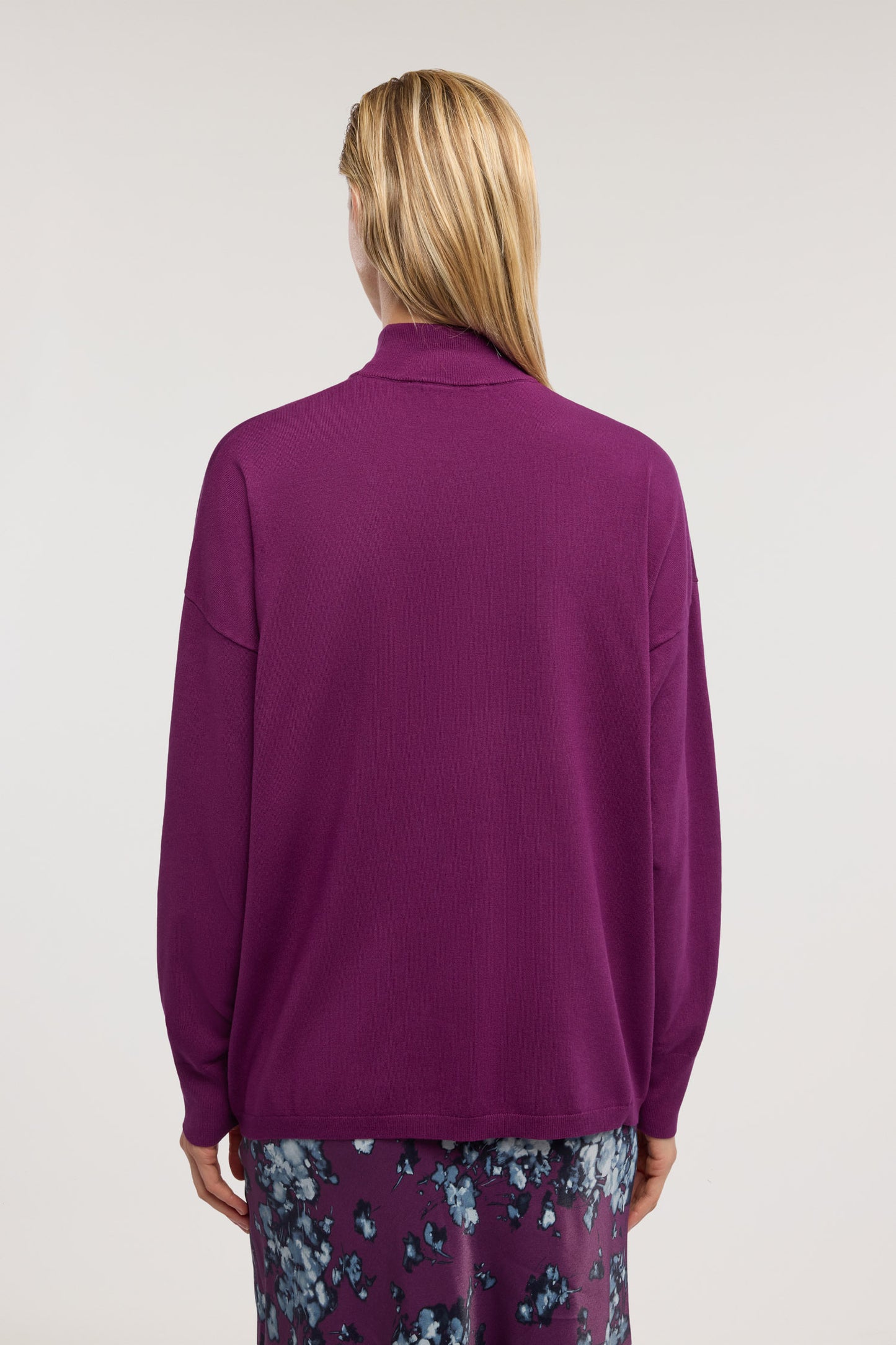 Maglia a collo alto in viscosa rasata 3|ba3bd005037f85d39227588302fbd117aac73678f409d173643135dedff56175