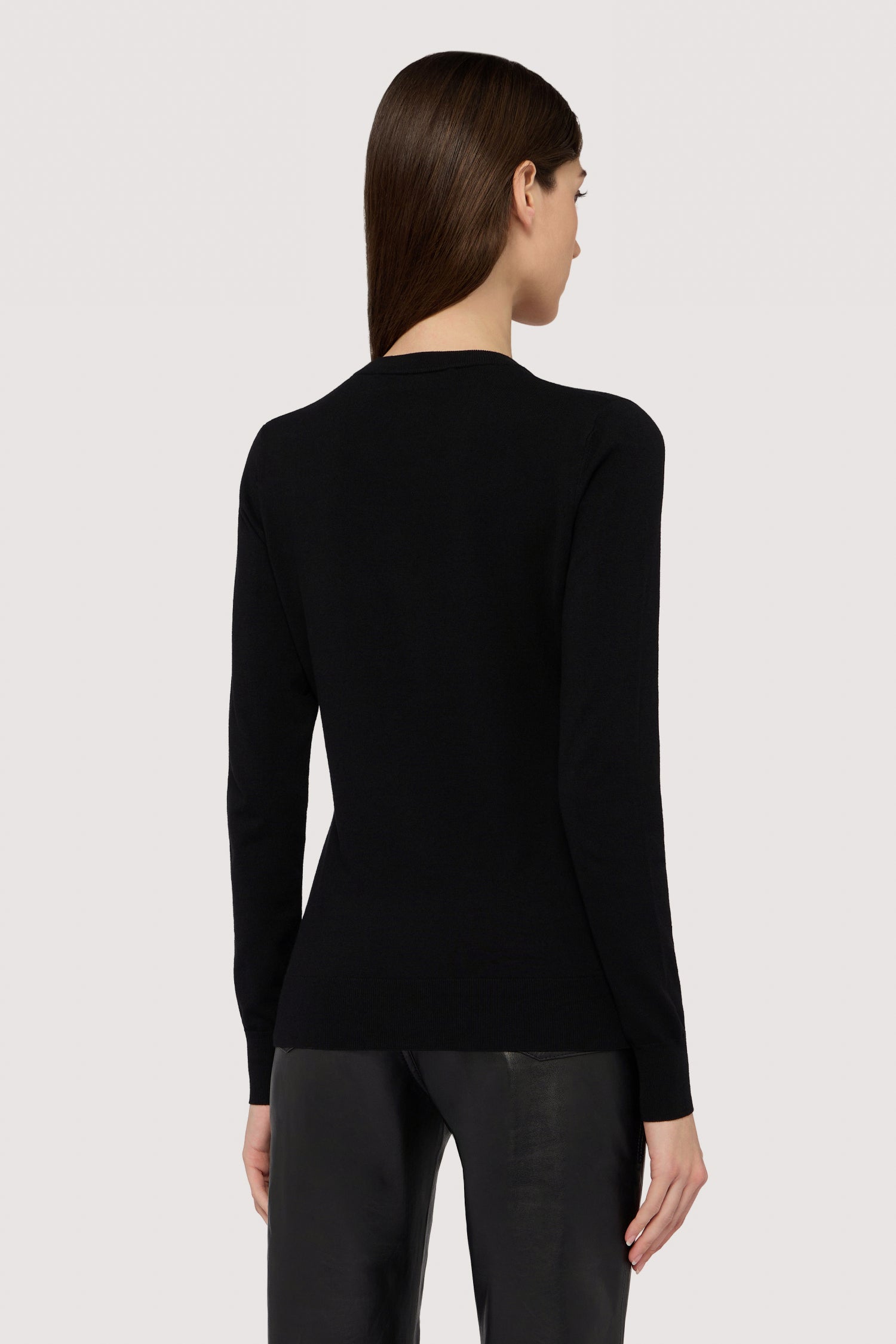 Maglia girocollo in misto viscosa 2|8cbcd2c9cc227aef547caadc314d3c3f0b22e31d498f848ded04f76e863877e2