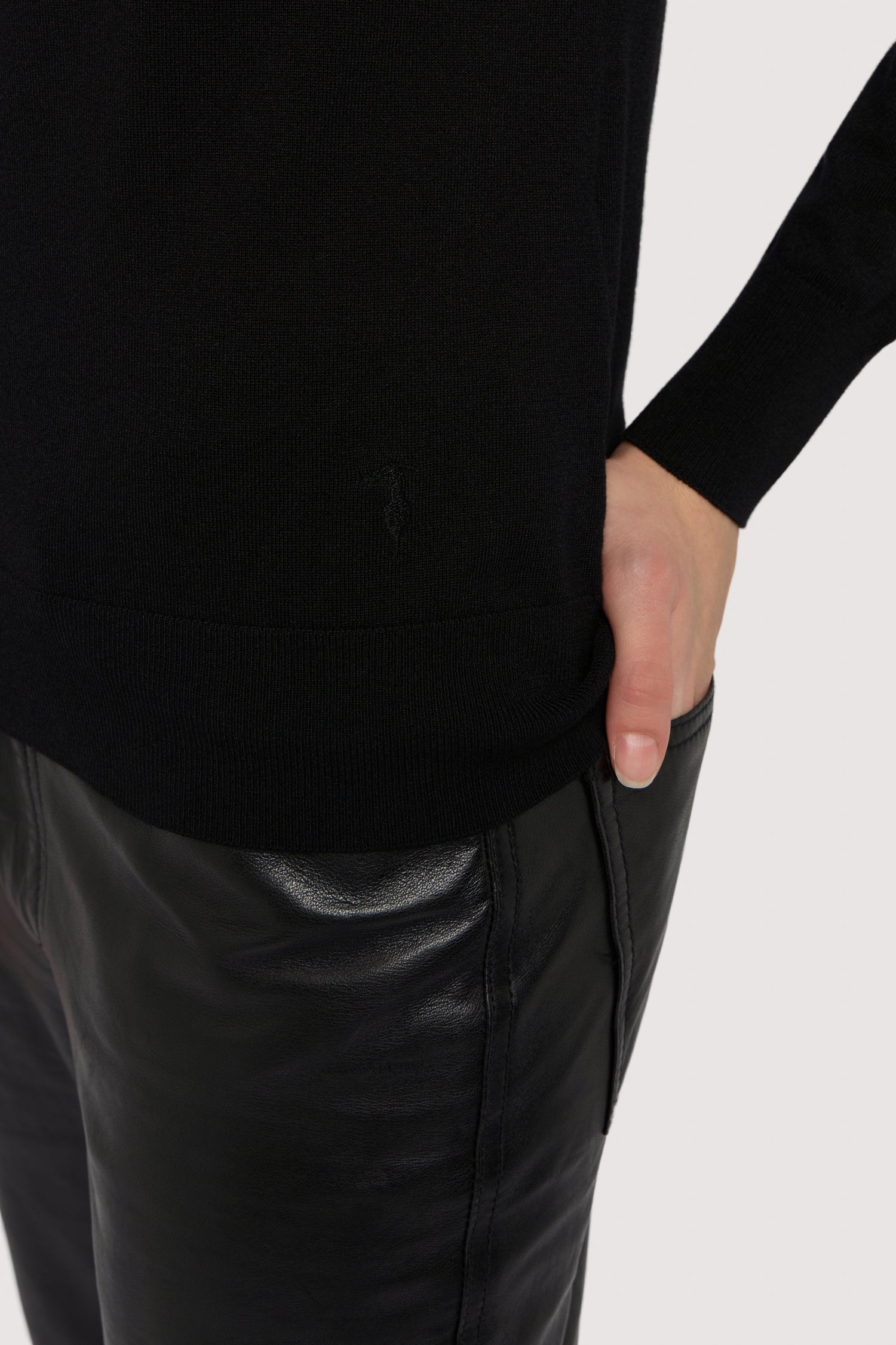 Maglia girocollo in misto viscosa 3|e829c520ae3f084dc3f3382c57fe3f6ea9c4eef5f120d5e871836a49e084ba18