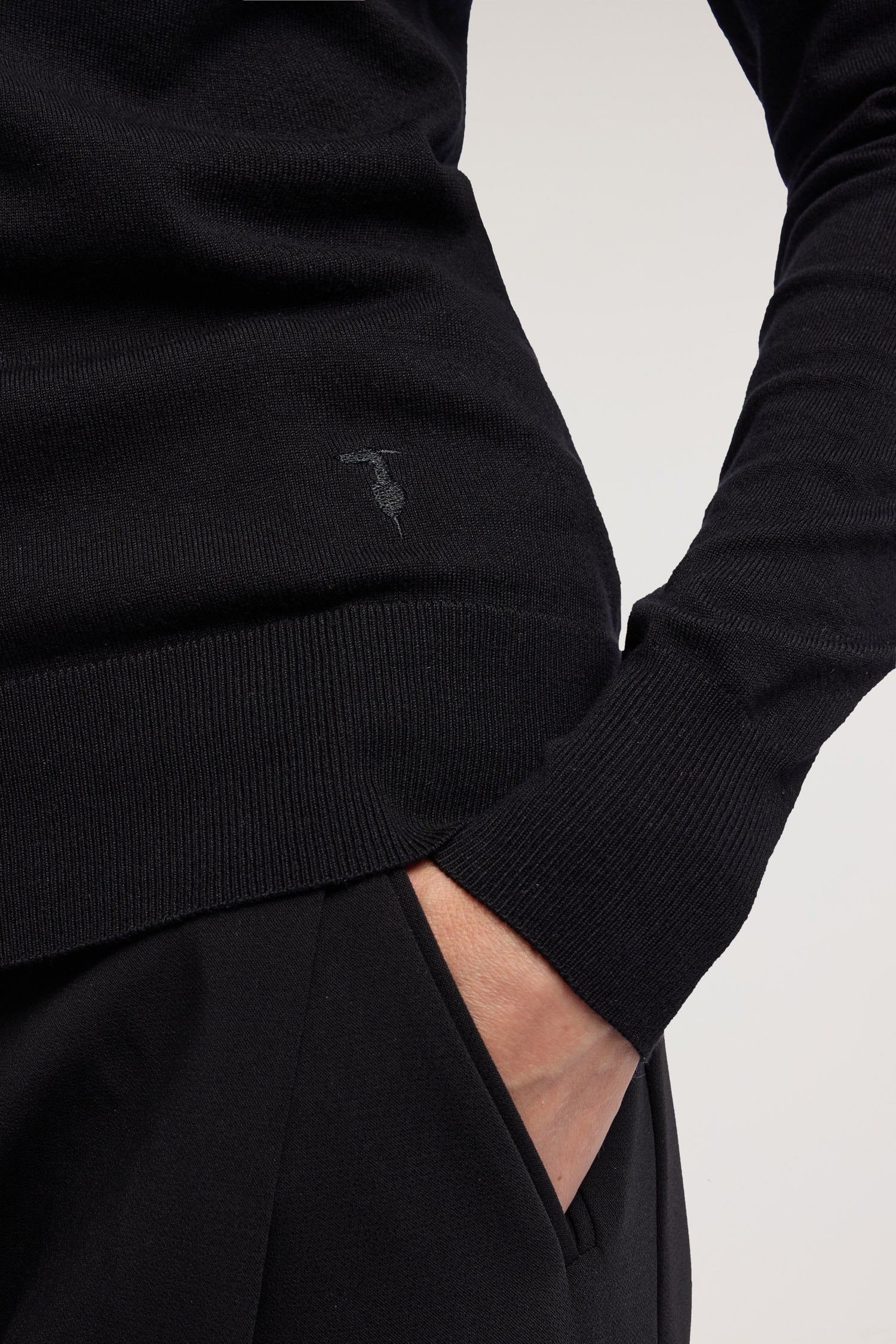 Maglia girocollo in misto viscosa 5|83e40fe0e544b1fb81a15da191c9a7ed84205e7e6eb71e373a5f912c2d52fd7d