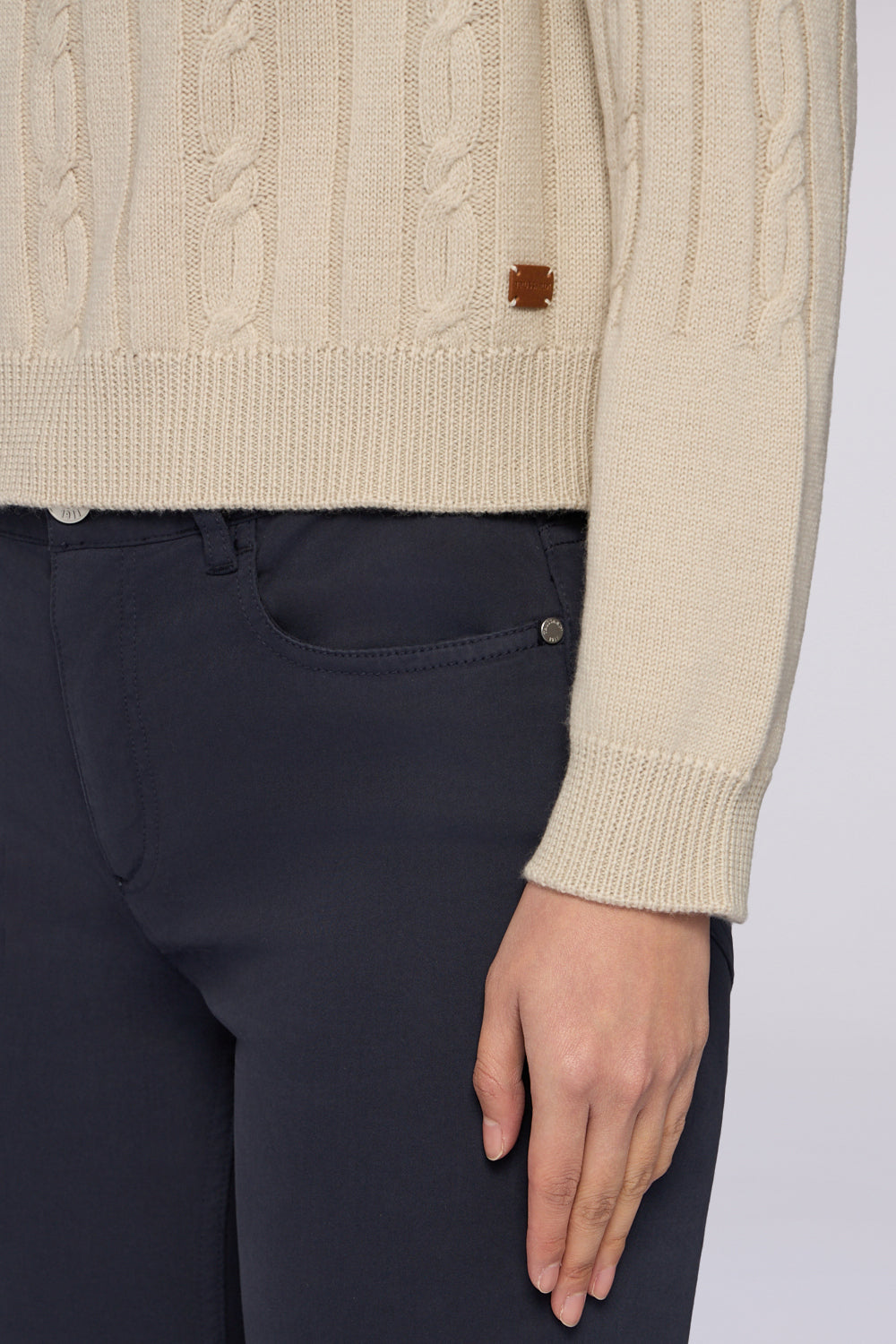 Maglia in lana con lavorazione a trecce 3|f5d2e31da22a4c7c8dbb08c412594861aae63ba87915912ee00721e5aea13d37