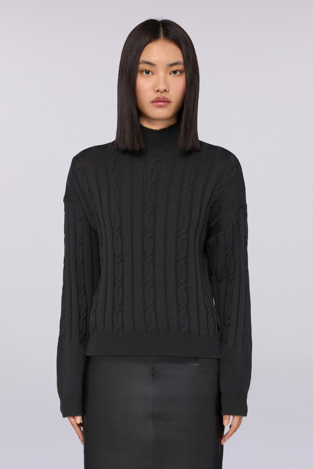 Maglia in lana con lavorazione a trecce 1|a8b15e53190c72d7edaa23d78f940cb22eee6cec4bec2ed2ab4c3751a31d9997