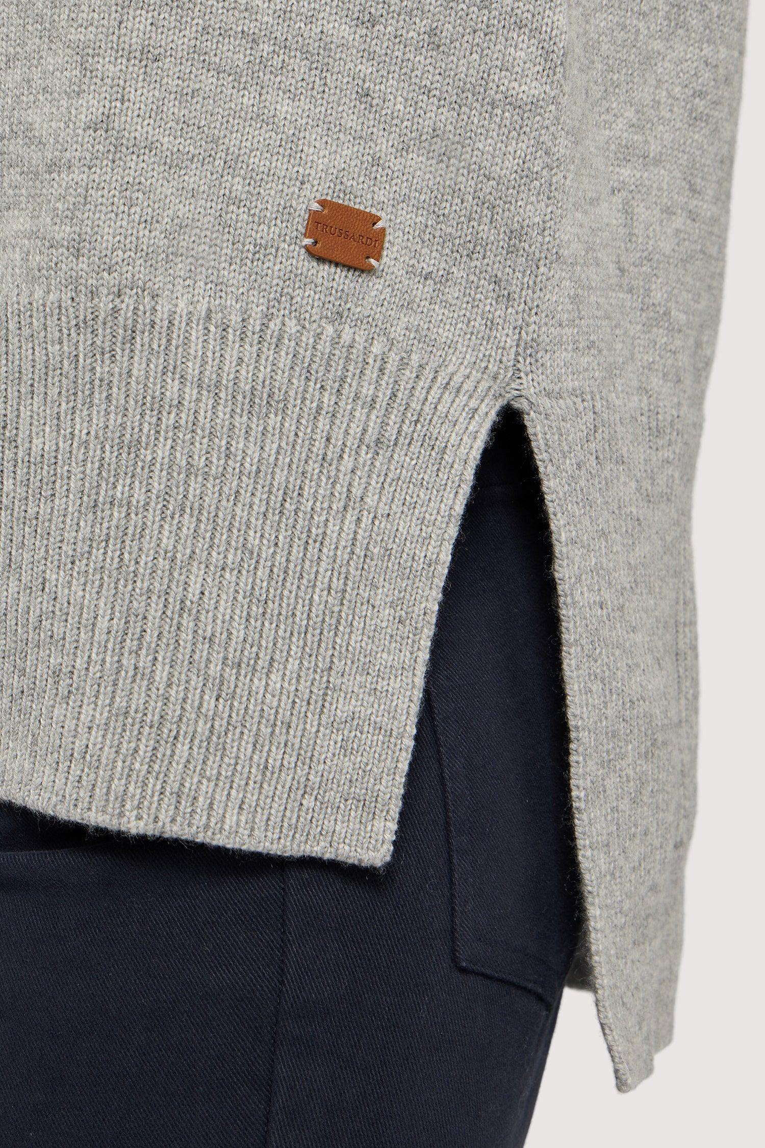 Maglia a collo alto senza maniche in misto lana 3|04d90dc0160f98cb441c24233c9a1840c736b7caf5a64043ad9d23a22b9f67b9