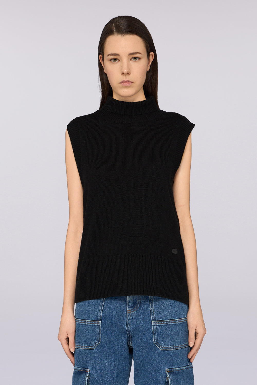 Maglia a collo alto senza maniche in misto lana 1|0dfe6d7949f13938c09d75af345ab1fc695864281e93c8f26827cd7cb551e634
