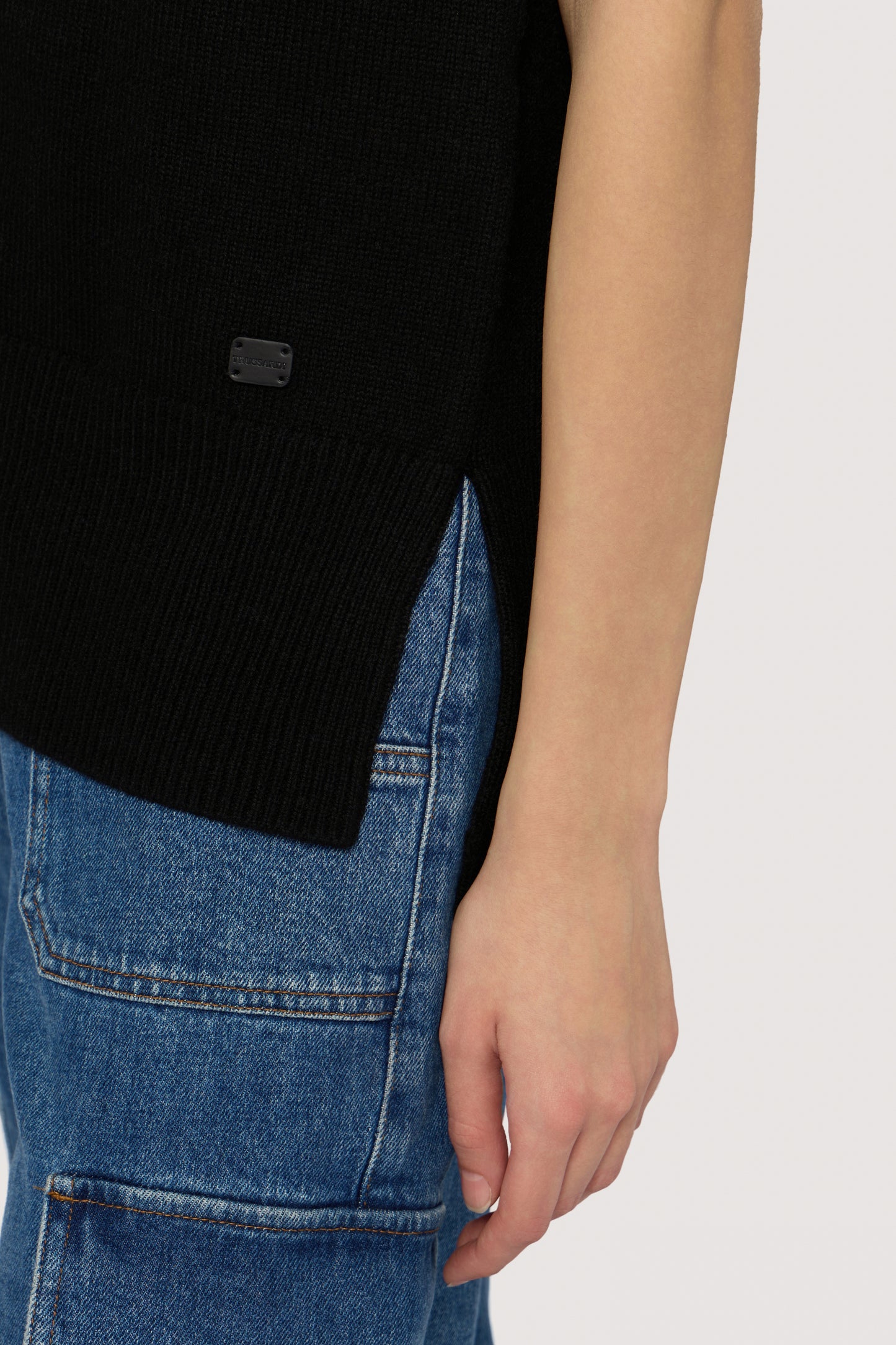 Maglia a collo alto senza maniche in misto lana 3|020ade5c01d57f2b8e65a83c8060f4ed4eeaec425c06b0fd704061d660c45eeb