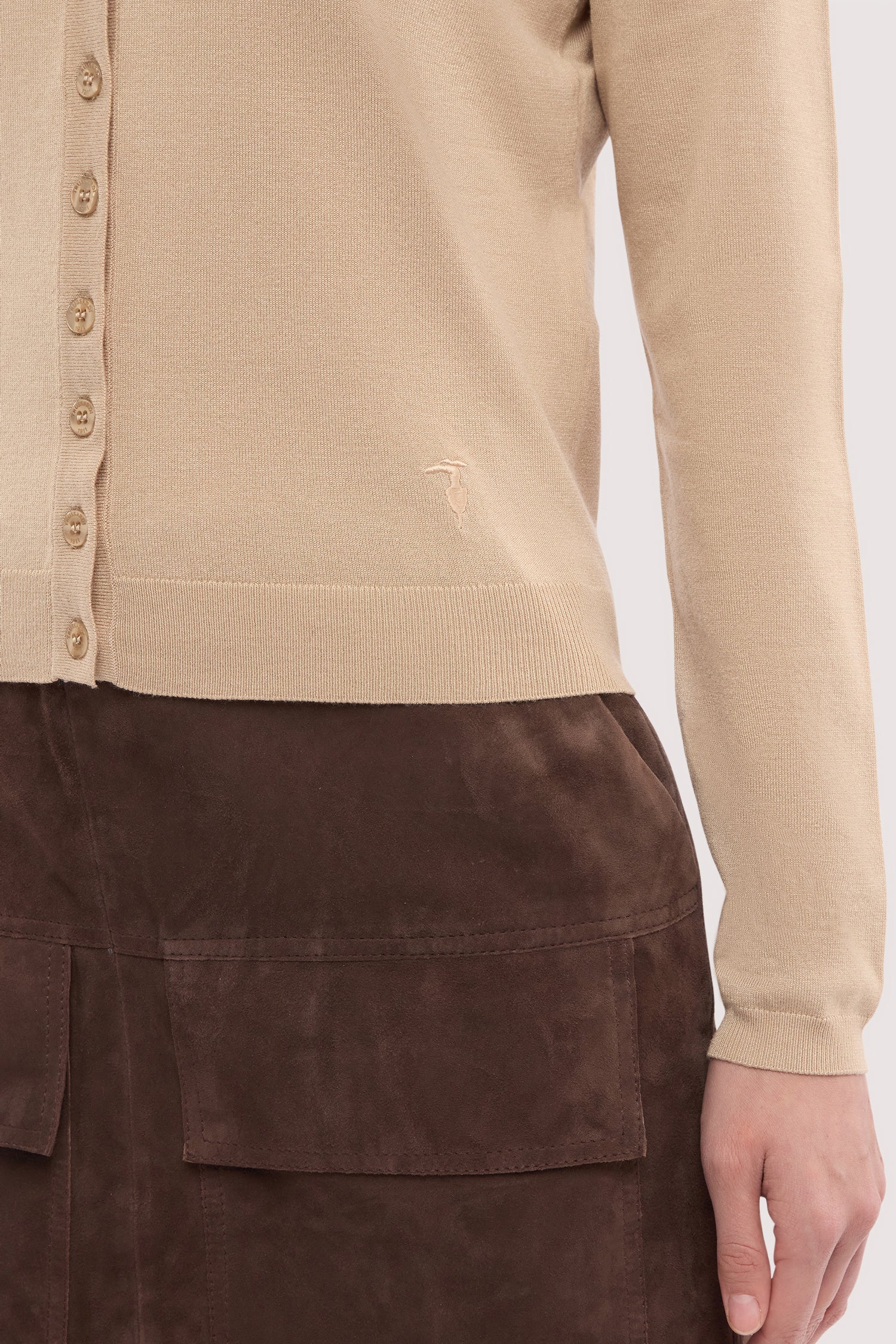 Cardigan in viscosa con ricamo 3|e946ae0ff8c968806f178100a4afdcb0b50c8323d9addb192b52b2414b277093