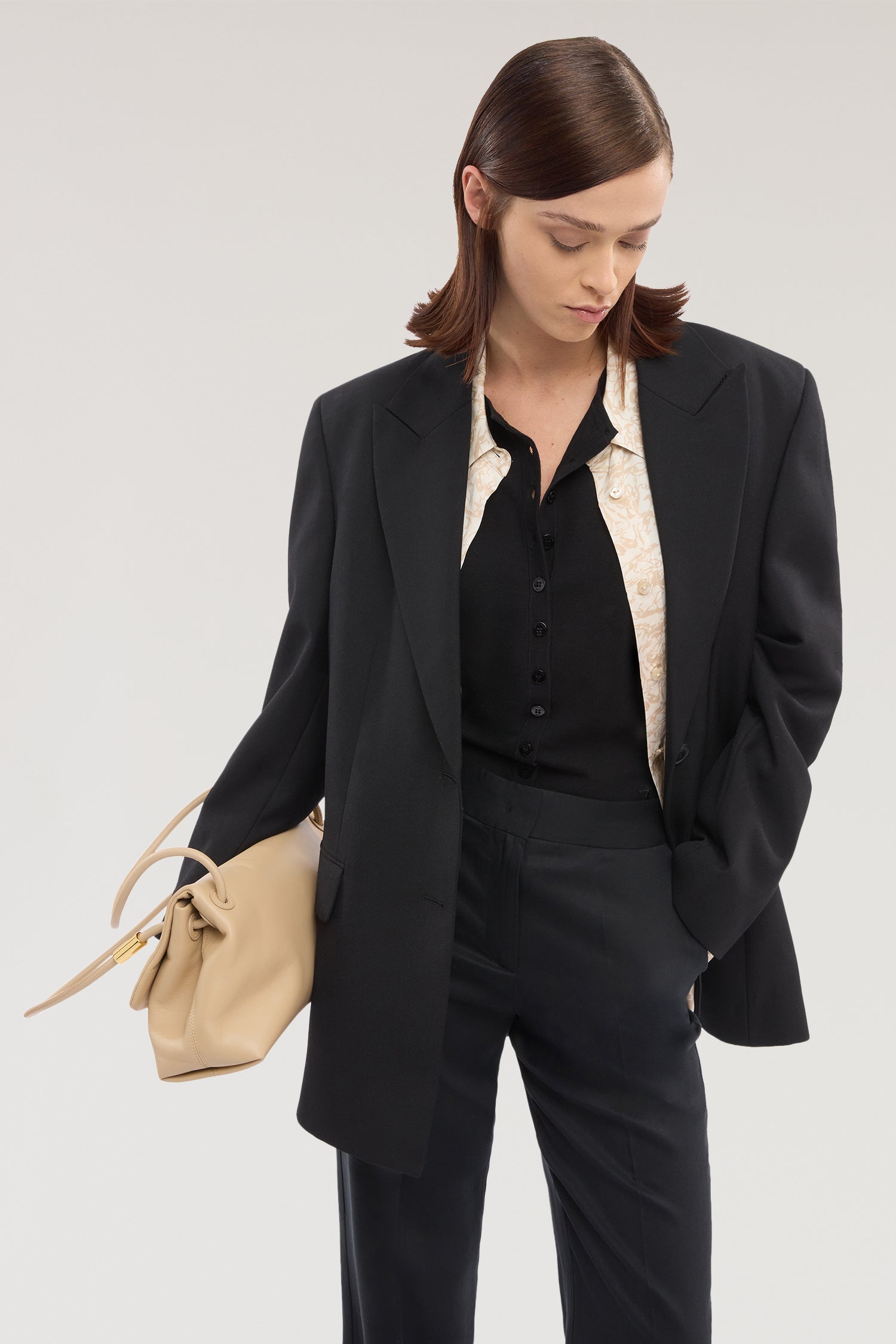 Cardigan in viscosa con ricamo 4|3d017648b9d9267c23c69d6e45d37b7574ec31927dc0281fd2de4acd24b5479f