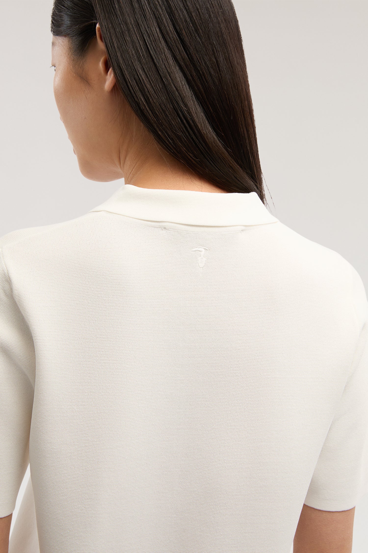 Polo crop in maglia di viscosa punto milano 2|486eb23b36df2d55aff449fb66cfd8203d9d4fea88ccf6962e03f489ad9b9366