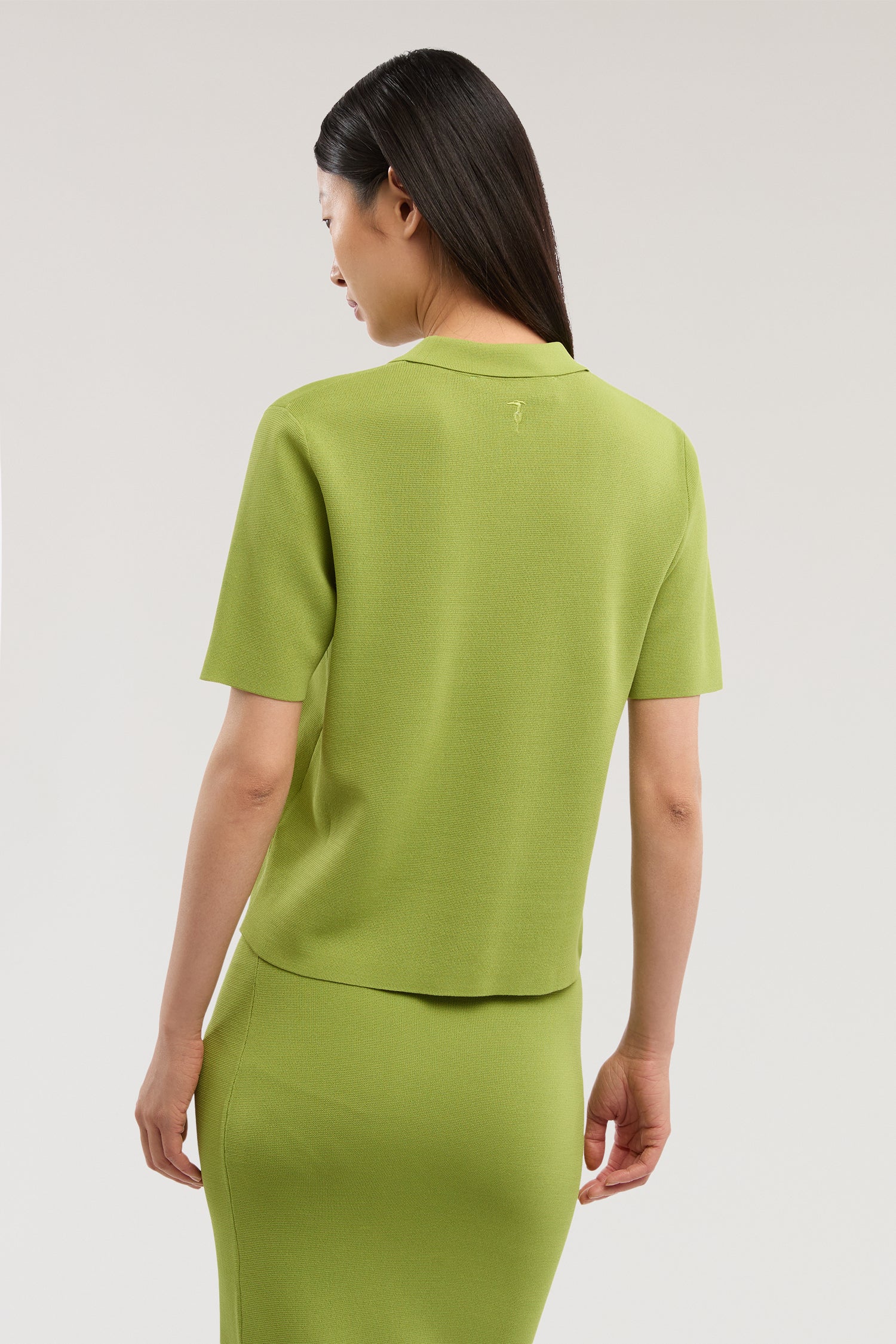 Polo crop in maglia di viscosa punto milano 2|ddcfd7be32f83befea42c5dba8e2df25a491c749082253846834e166eda7f8fe