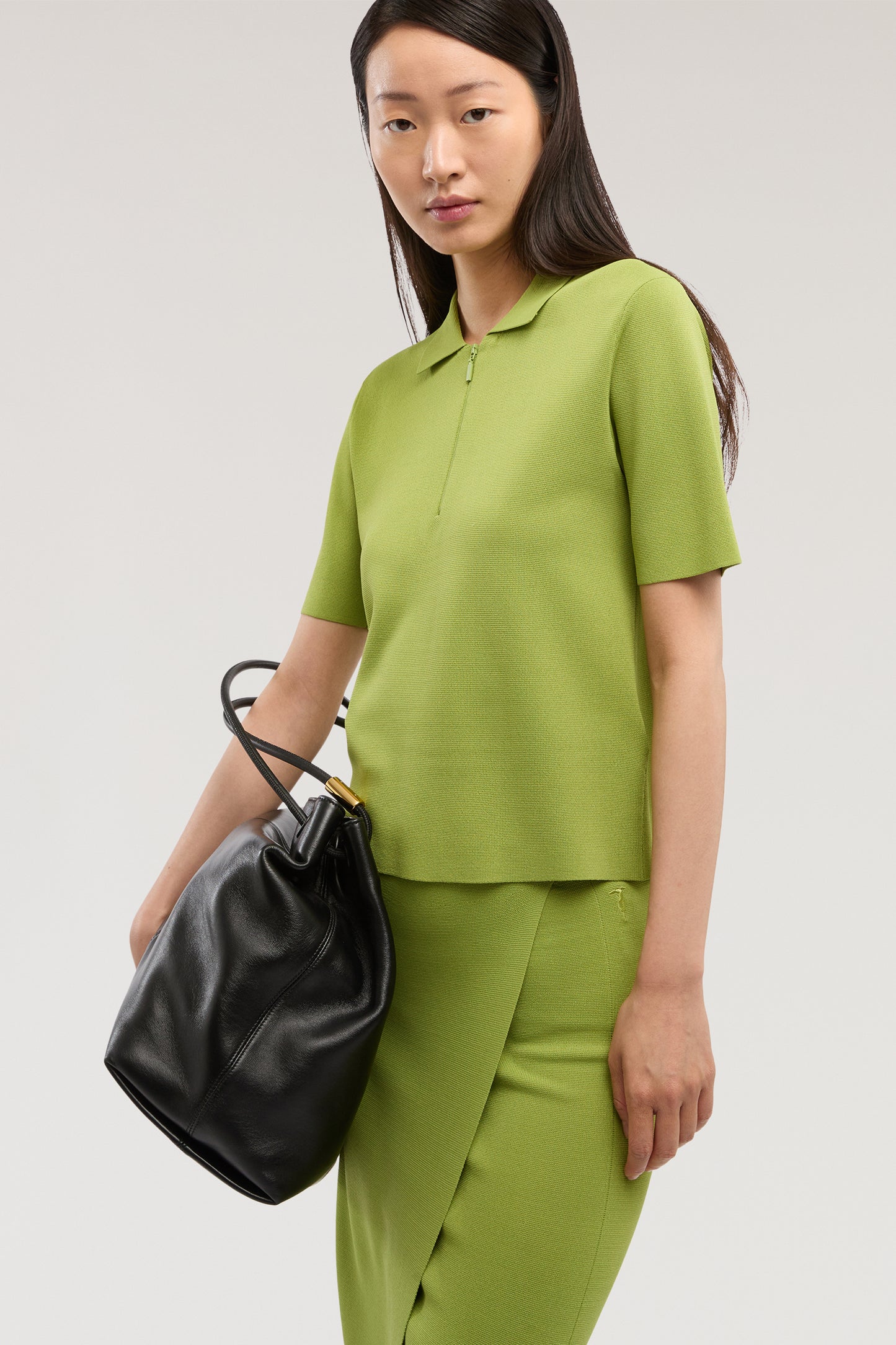 Polo crop in maglia di viscosa punto milano 1|48800e0b341d59f68cd3614dde7f61eea171c68c098c32fea915776de68c549f