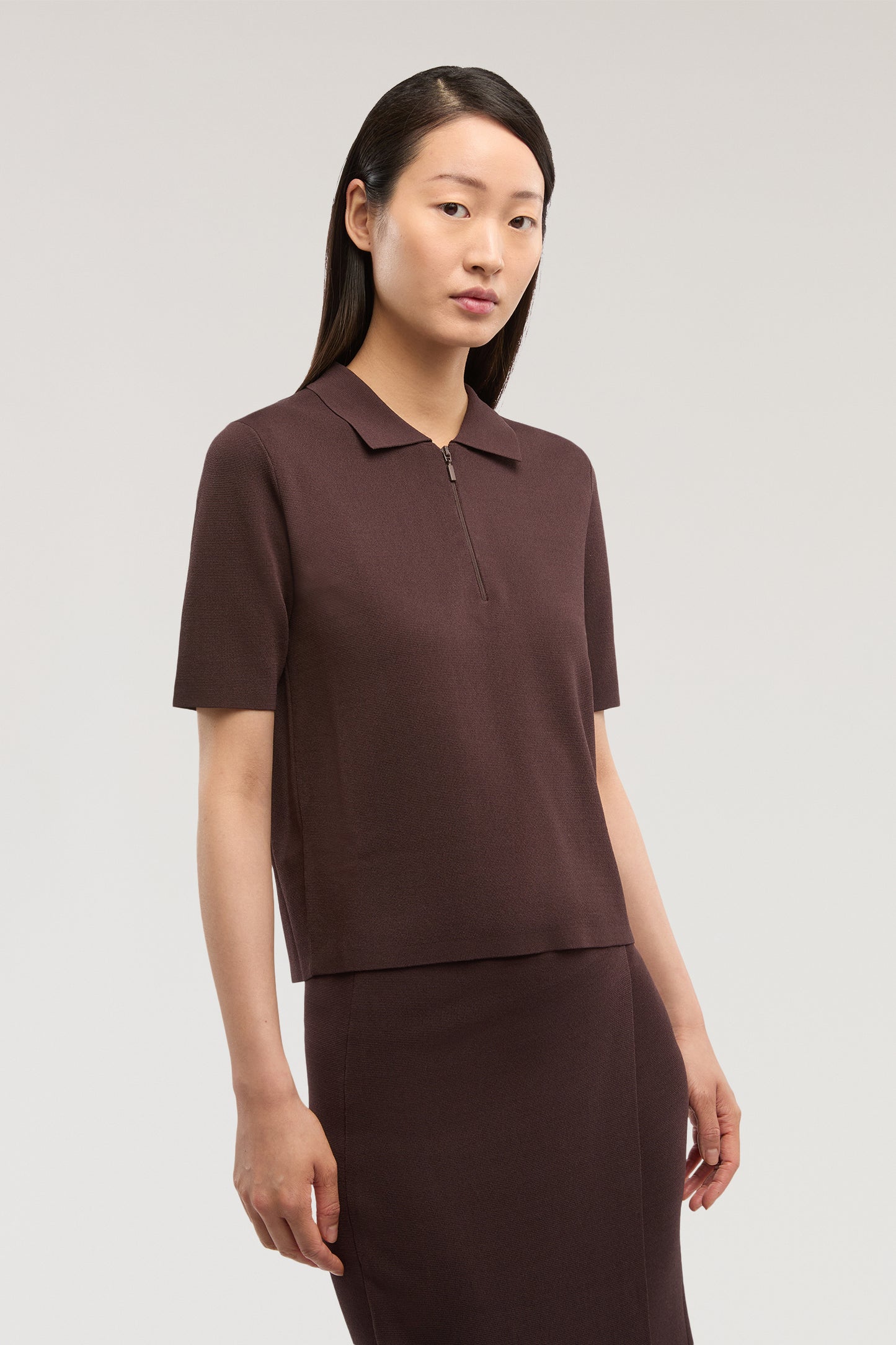 Polo crop in maglia di viscosa punto milano 2|473a148a4980d65a223b74731b28023ca10de913e7437128b8ae8076c44ab1cc