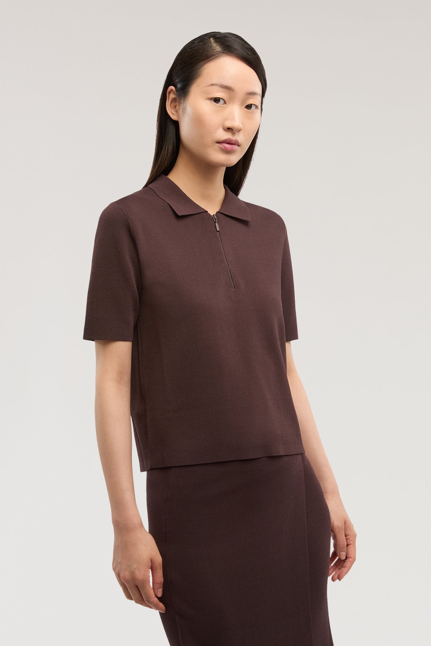 Polo crop in maglia di viscosa punto milano 2|473a148a4980d65a223b74731b28023ca10de913e7437128b8ae8076c44ab1cc