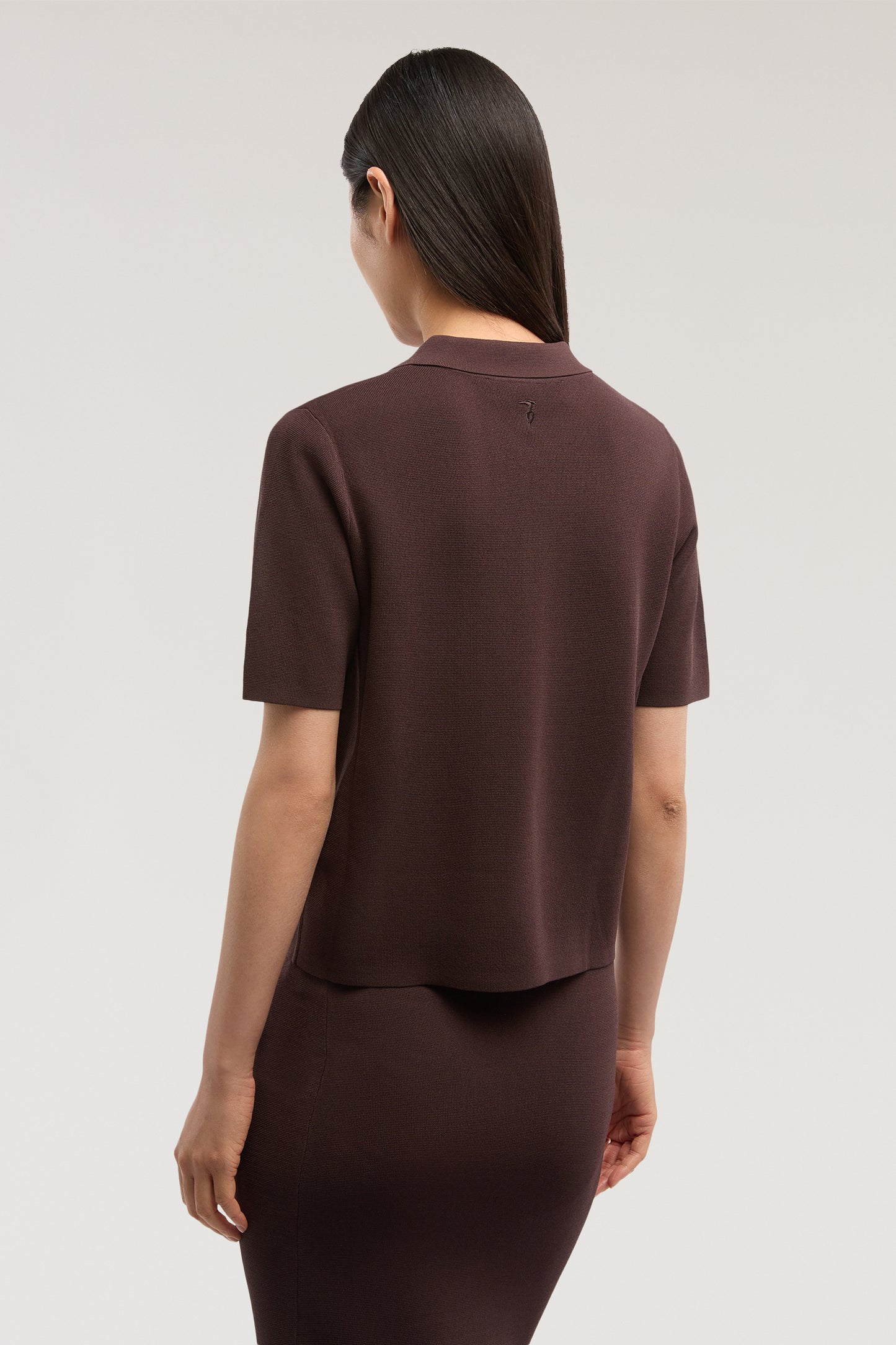 Polo crop in maglia di viscosa punto milano 3|9e32ea73dcadd1eb86c04ef558e62c68e133f4fbae5f1cf3fccb08d274fd2354