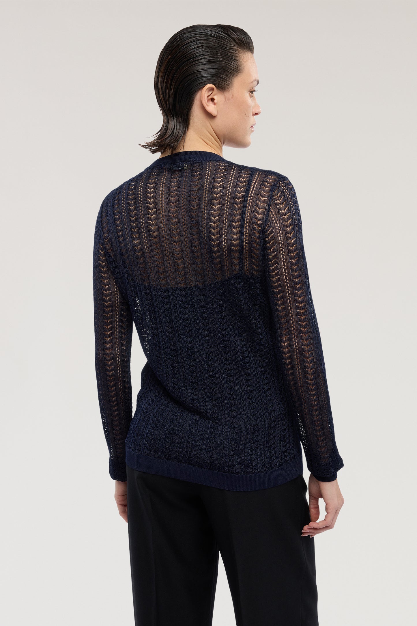 Cardigan in viscosa punto pizzo 3|2468228f21de7598ac043f8cc6105a15fefd66c4a87eb0e948fd7e9eb4aec208