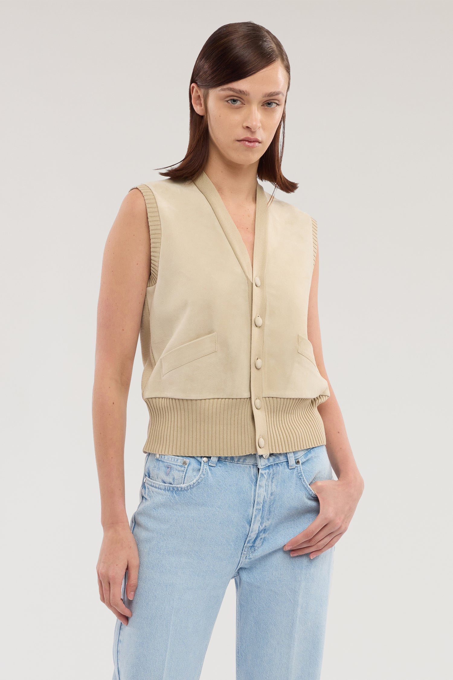 Gilet in suede e maglia di cotone 2|2d3bfcc8caa260b5281ea438e957e2f5e67392c3d365c191461509cc11c5348a