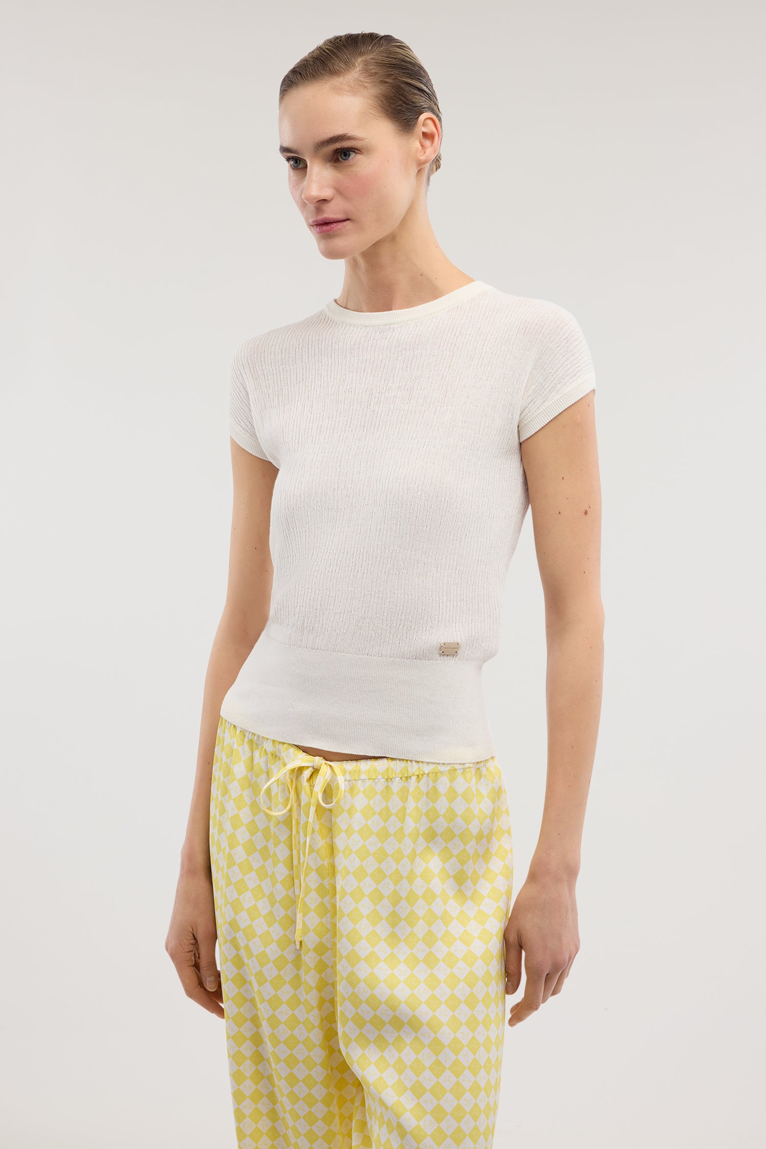 Maglia a maniche corte in cotone crepe con punto 3D 1|7c9fe9886b1fb5f205ed55bc2a005d5c335e70620bf0aa287dc12f0f824b0eec