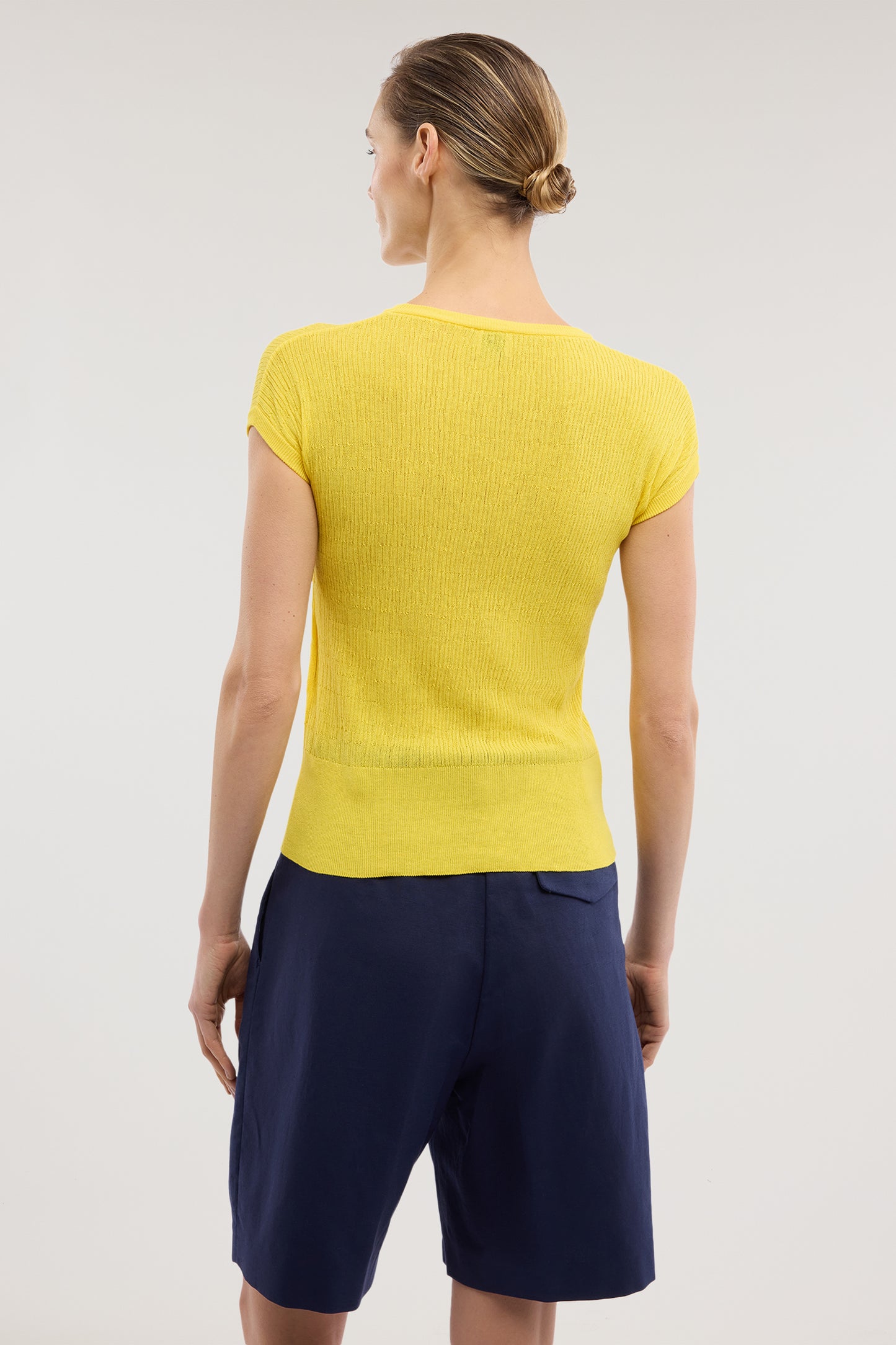 Maglia a maniche corte in cotone crepe con punto 3D 3|05ffc641f89e3499deff3e53583daeeadce5ac8f91fe6f0b12b52ff79fc4c01e