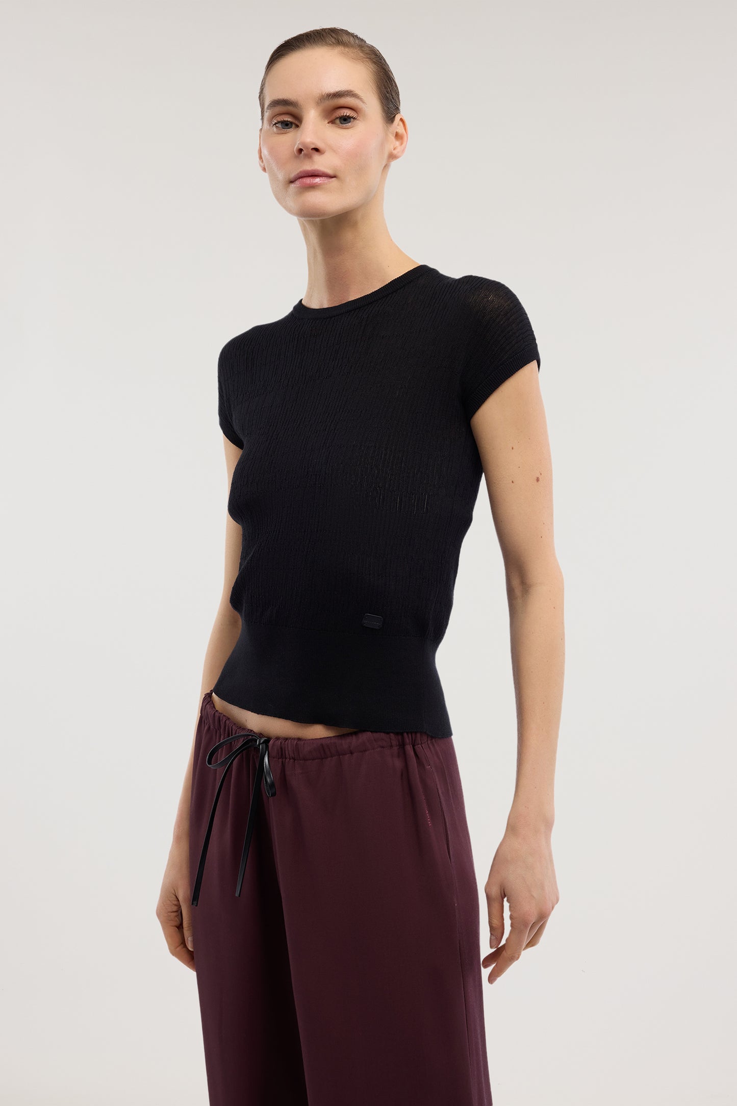 Maglia a maniche corte in cotone crepe con punto 3D 1|03b8cdd9ba3aee75921336f707eb98bd03fb5e270e02b149b96bee741a632906