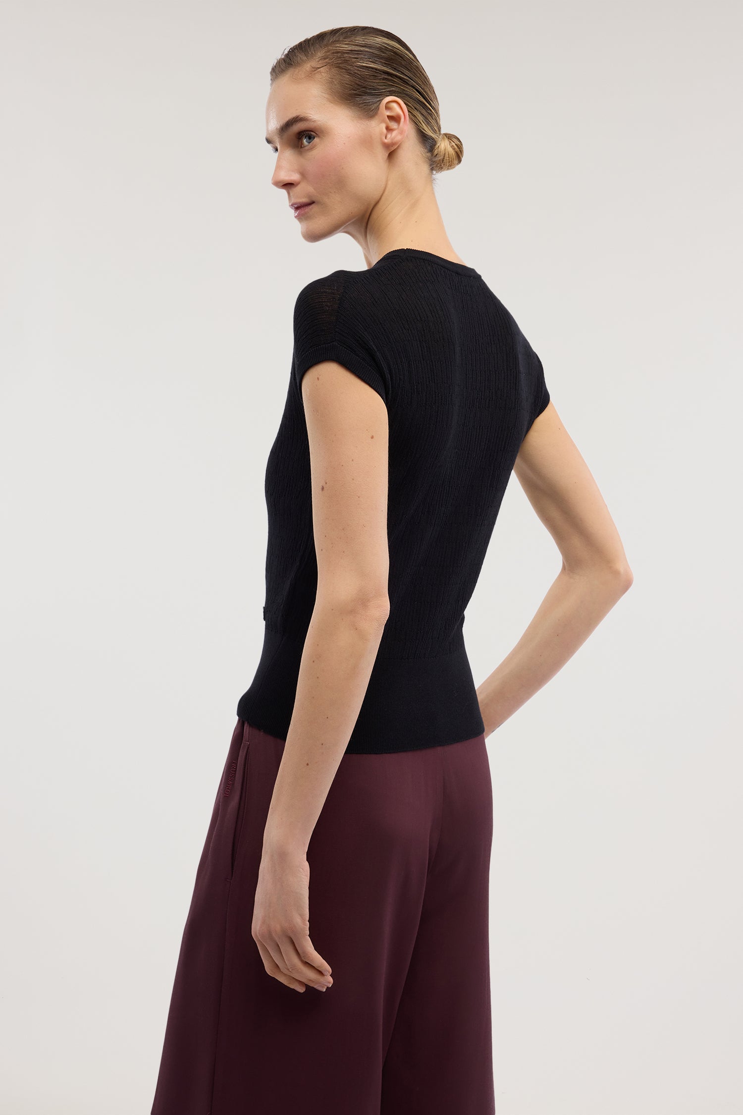 Maglia a maniche corte in cotone crepe con punto 3D 3|cc8f99018058a26a0749548725a70bbe018c49df461ff41bfe282b4cd741a3ea