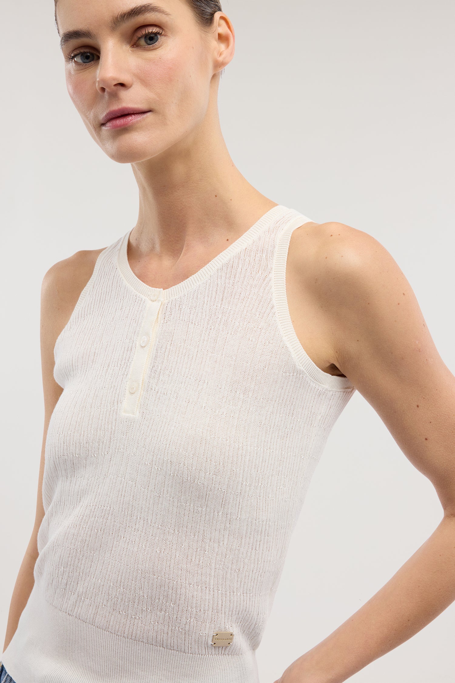 Tank top in cotone crepe con punto 3D 3|f035537ccaee6ed3a33cd56047edb11a600cea903ff66482e07ce1b8ede0c04b