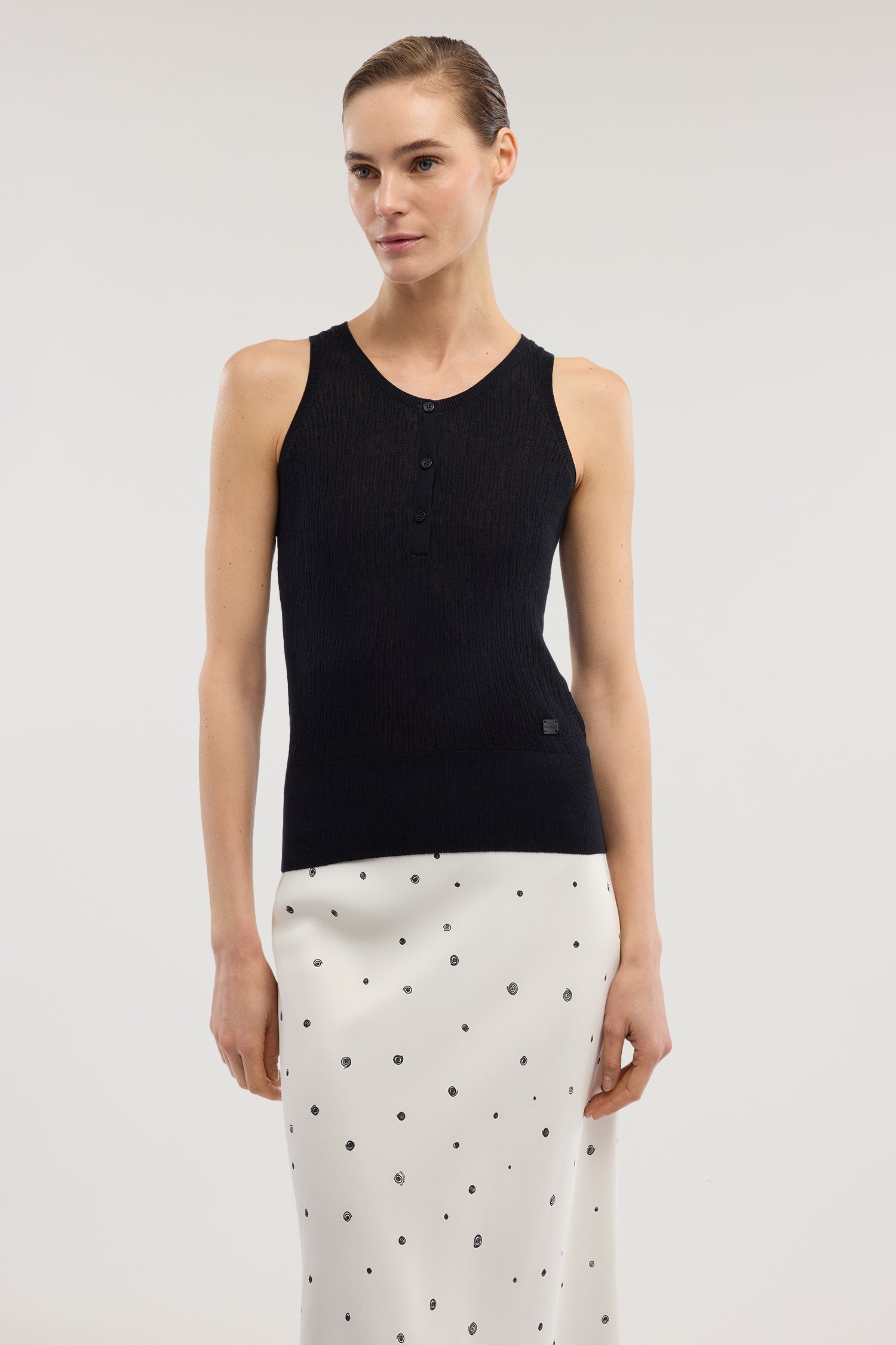 Tank top in cotone crepe con punto 3D 2|fc6b204a7d091bf3bb04a502537b4be9db36a3d1266e96feab6a61d2a47e87c2