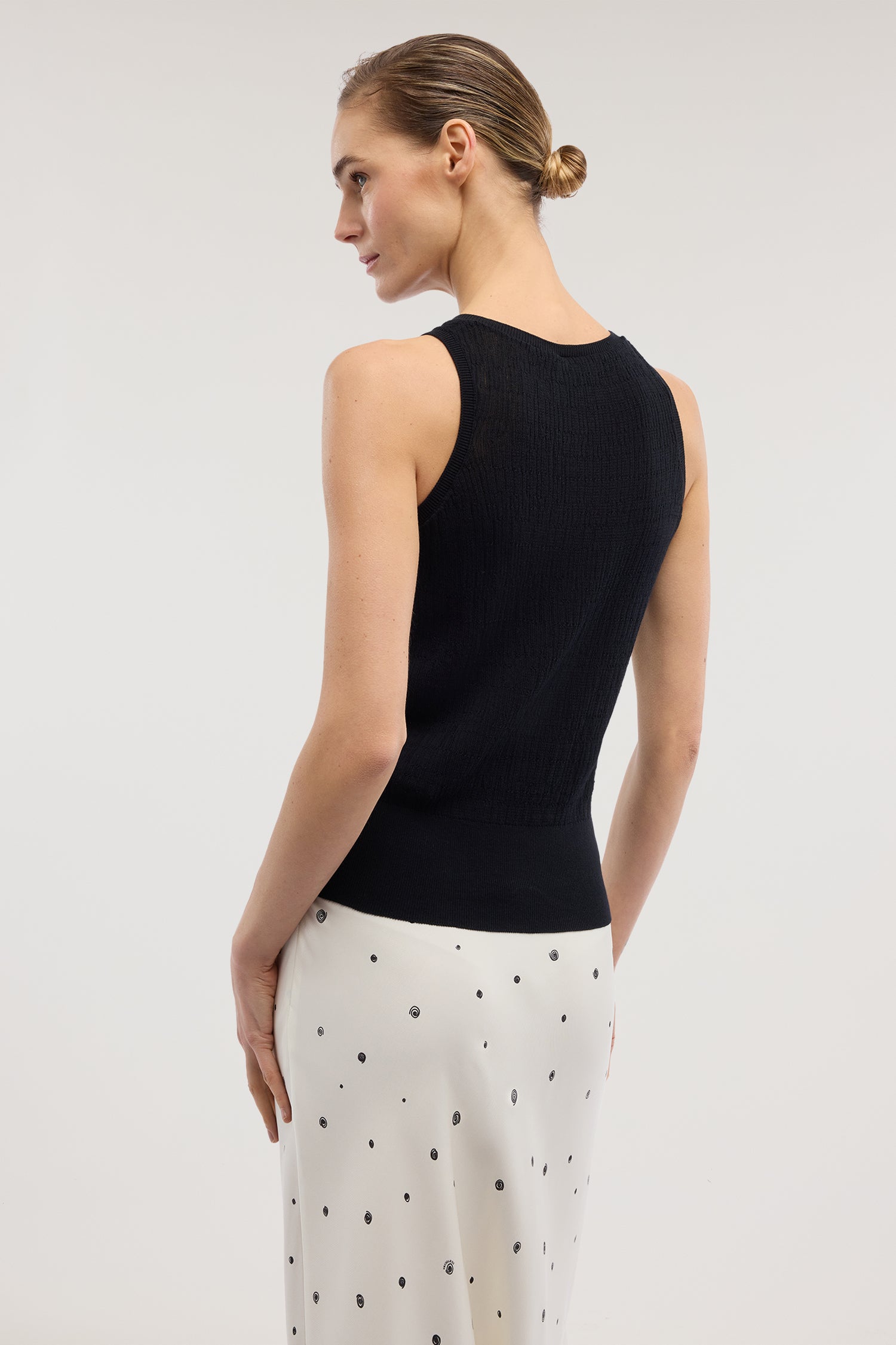 Tank top in cotone crepe con punto 3D 3|2871b521a472534489b72dd57fb0203bb6f3b0fc1411dc7942f2988604ce766c