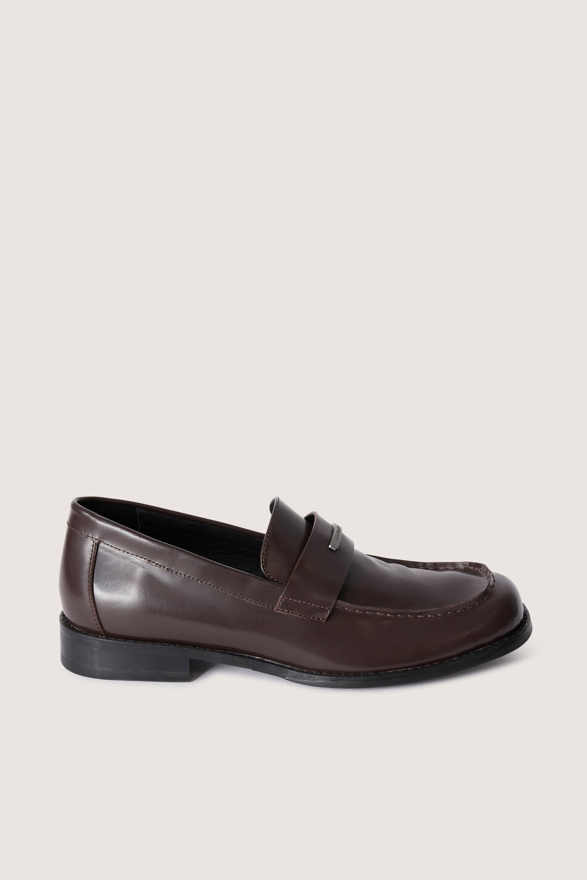 Loafer con fascia e placca metallica 1|e06d2c61ea6c6cea3fa516b0e67019cd8d3c37715ae3eed1087f6f2daa00ae6f