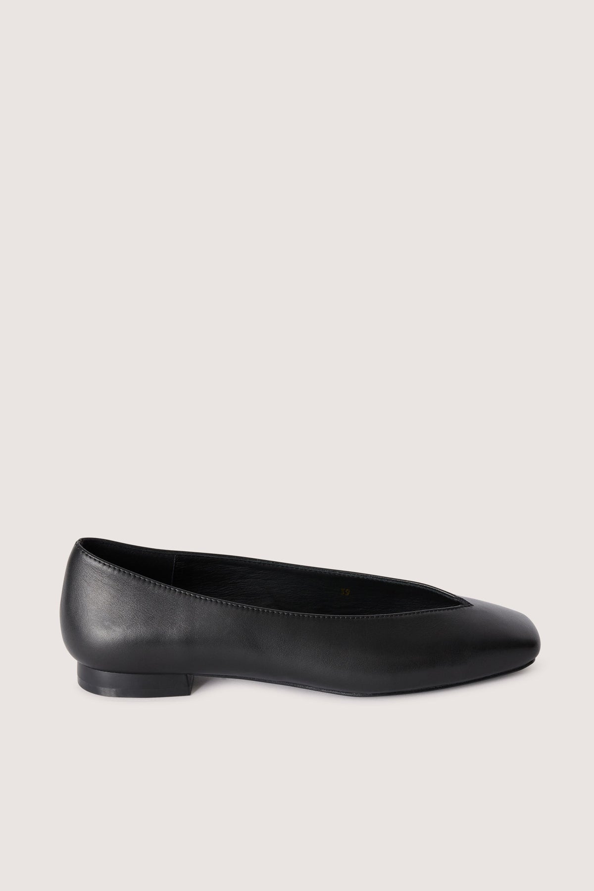 Ballerine con punta quadrata e tacco basso 4|0c5c125bcfcbe38a0c48c49787e992ff619d025fba8f3737c293a3540aae1569