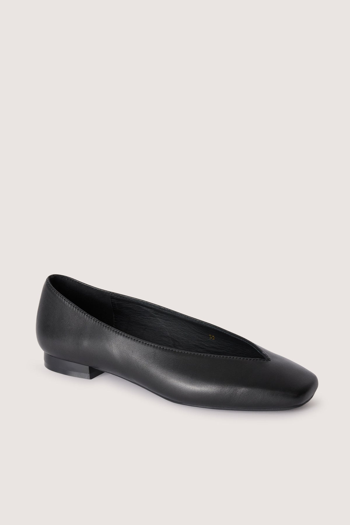 Ballerine con punta quadrata e tacco basso 1|3812b838f41eb50d7b536de6b3299ea7e057ae3af50efe8399b7df0a53dfb80c