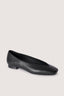 Ballerine con punta quadrata e tacco basso 1