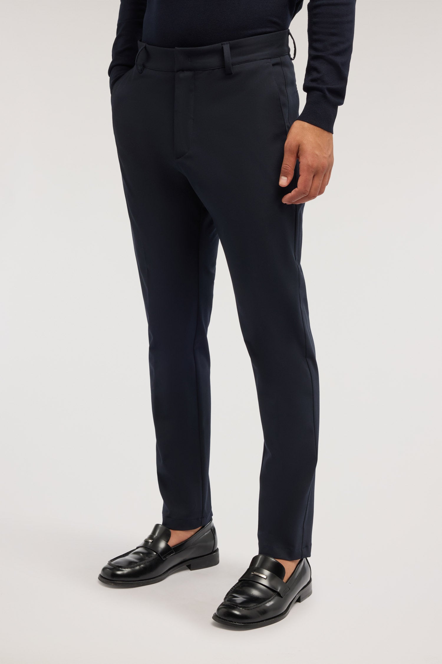 Chinos slim fit in tech viscosa 1|611b27336060304d626e8843319f2745bdb64b1e262937d4fe0fcbe8420556d4