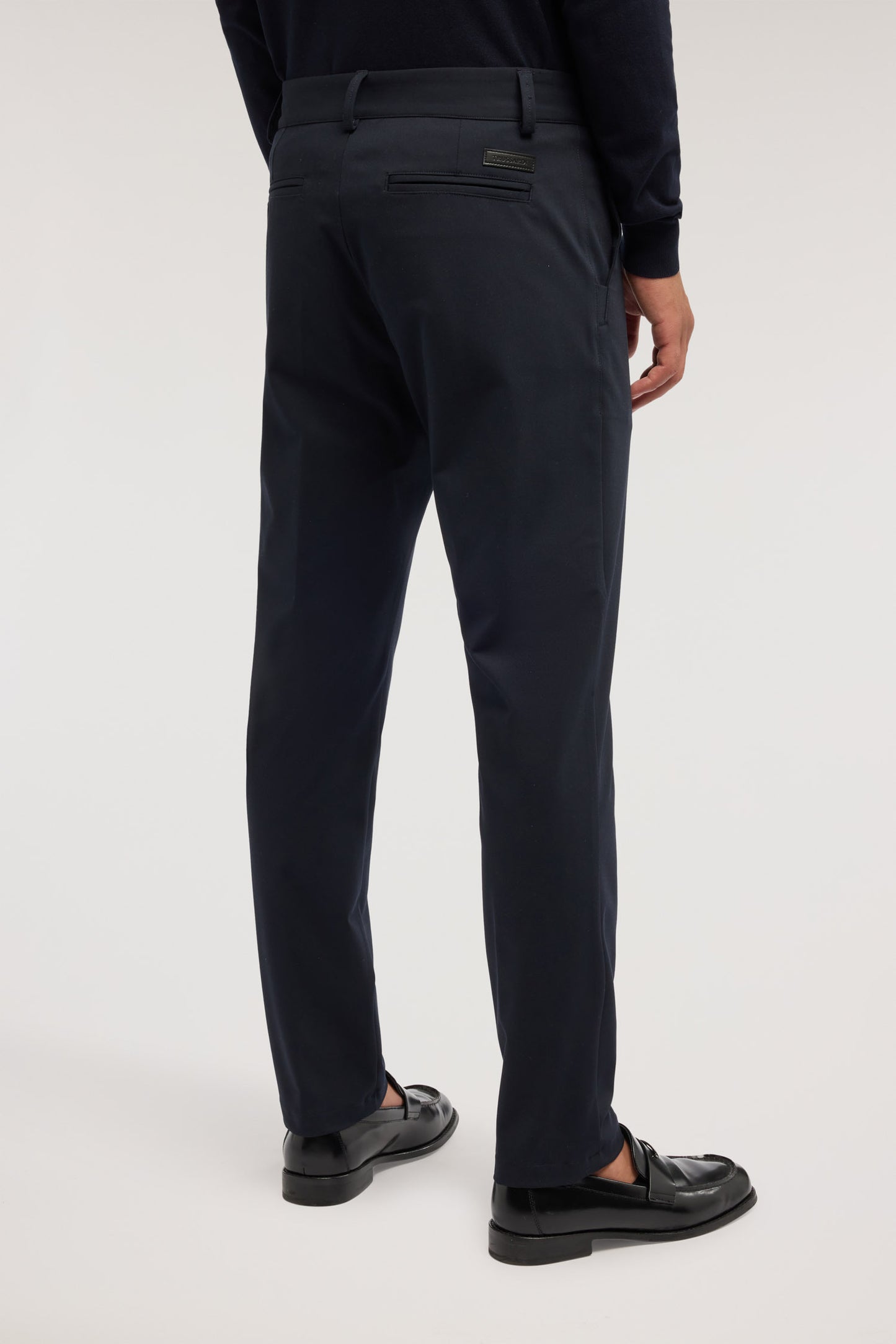 Chinos slim fit in tech viscosa 2|ec2a85ab4e82ba468fcb60b7e04466670acb414634ca9f30c259e69d87956aa8