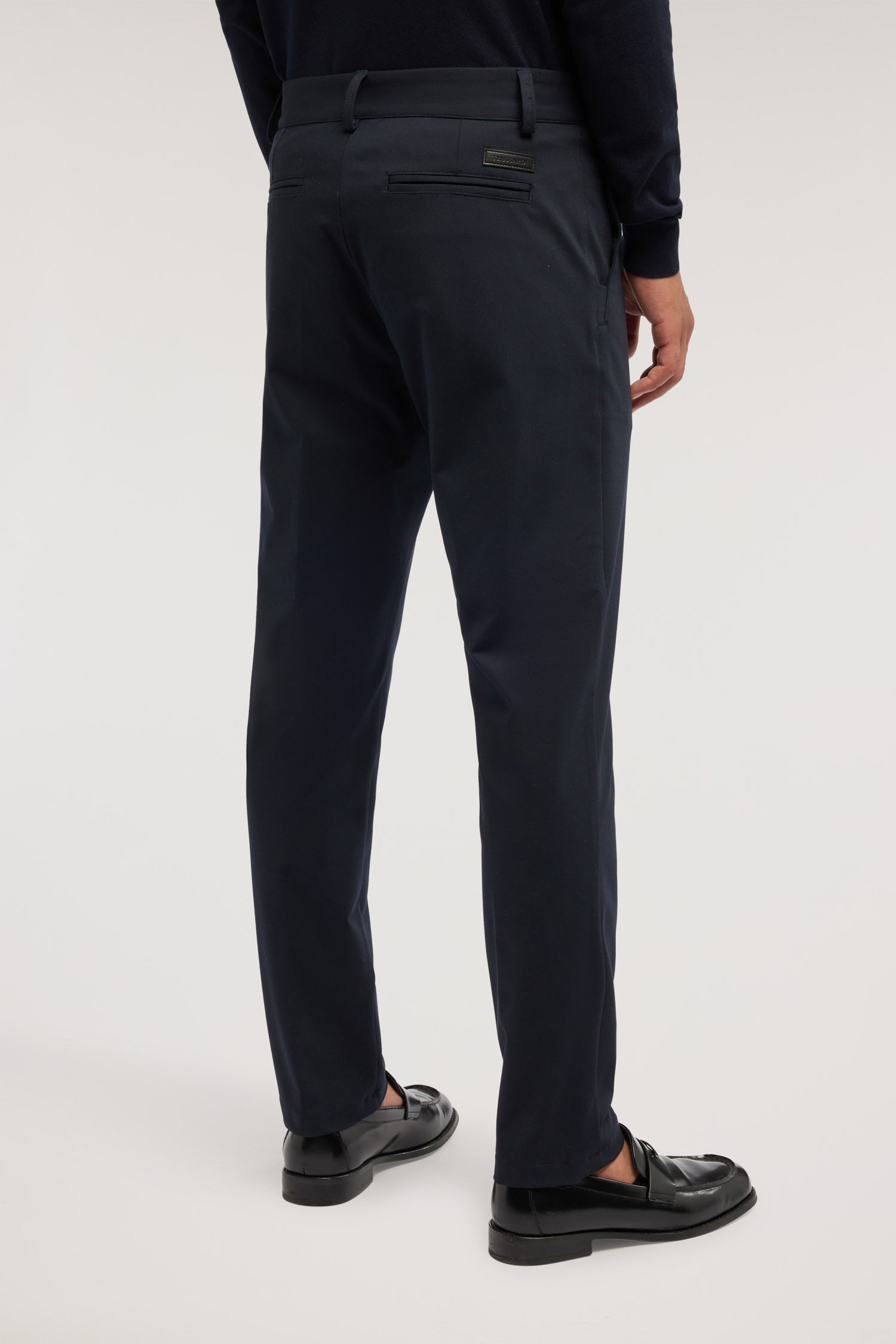 Chinos slim fit in tech viscosa 2|ec2a85ab4e82ba468fcb60b7e04466670acb414634ca9f30c259e69d87956aa8