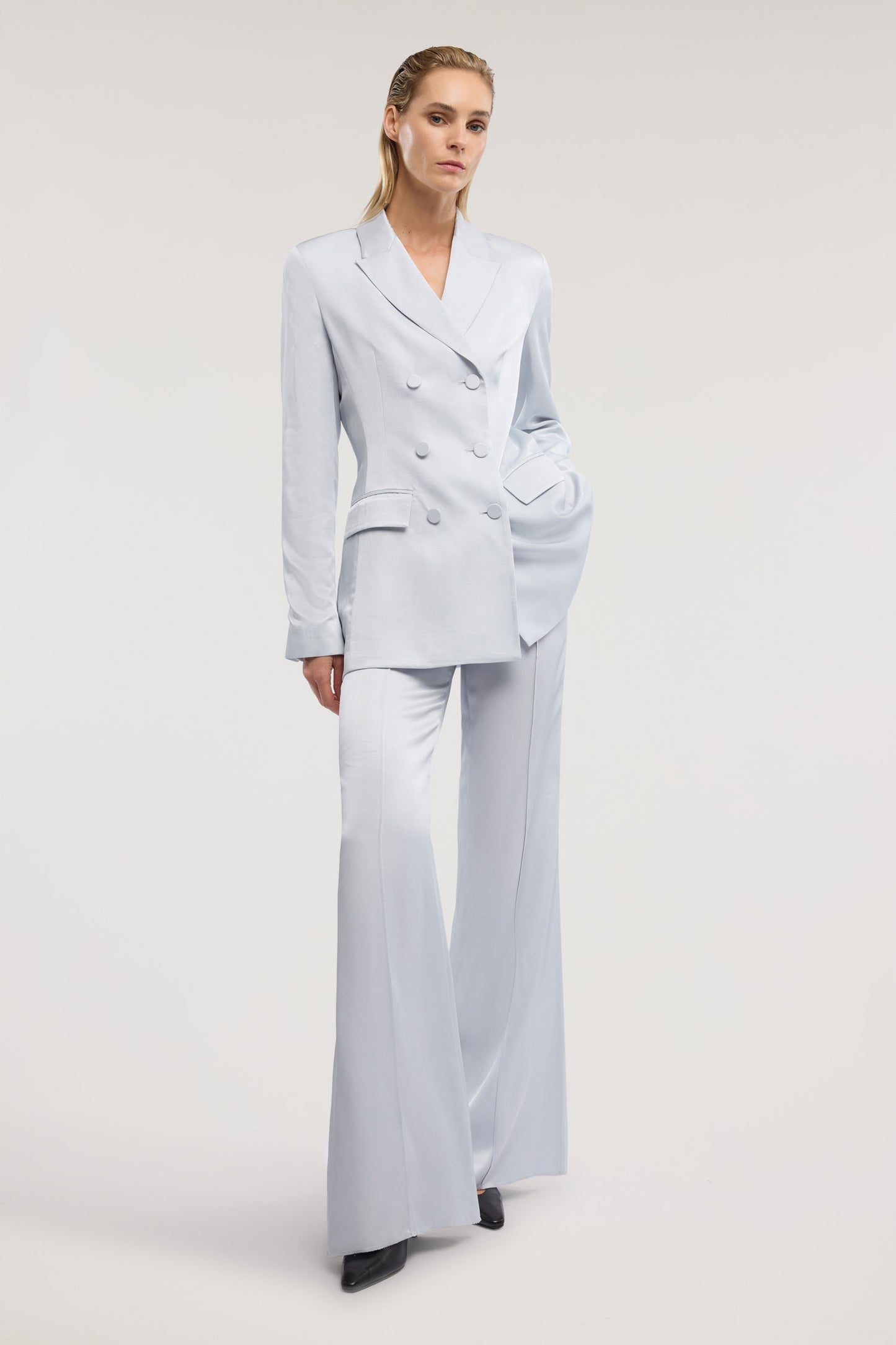 Pantalone flare in twill di viscosa 4|a5f6f26331c94d0e8a69700a15bd6f3ddea867b5180f9fd6de532a9c075556b6