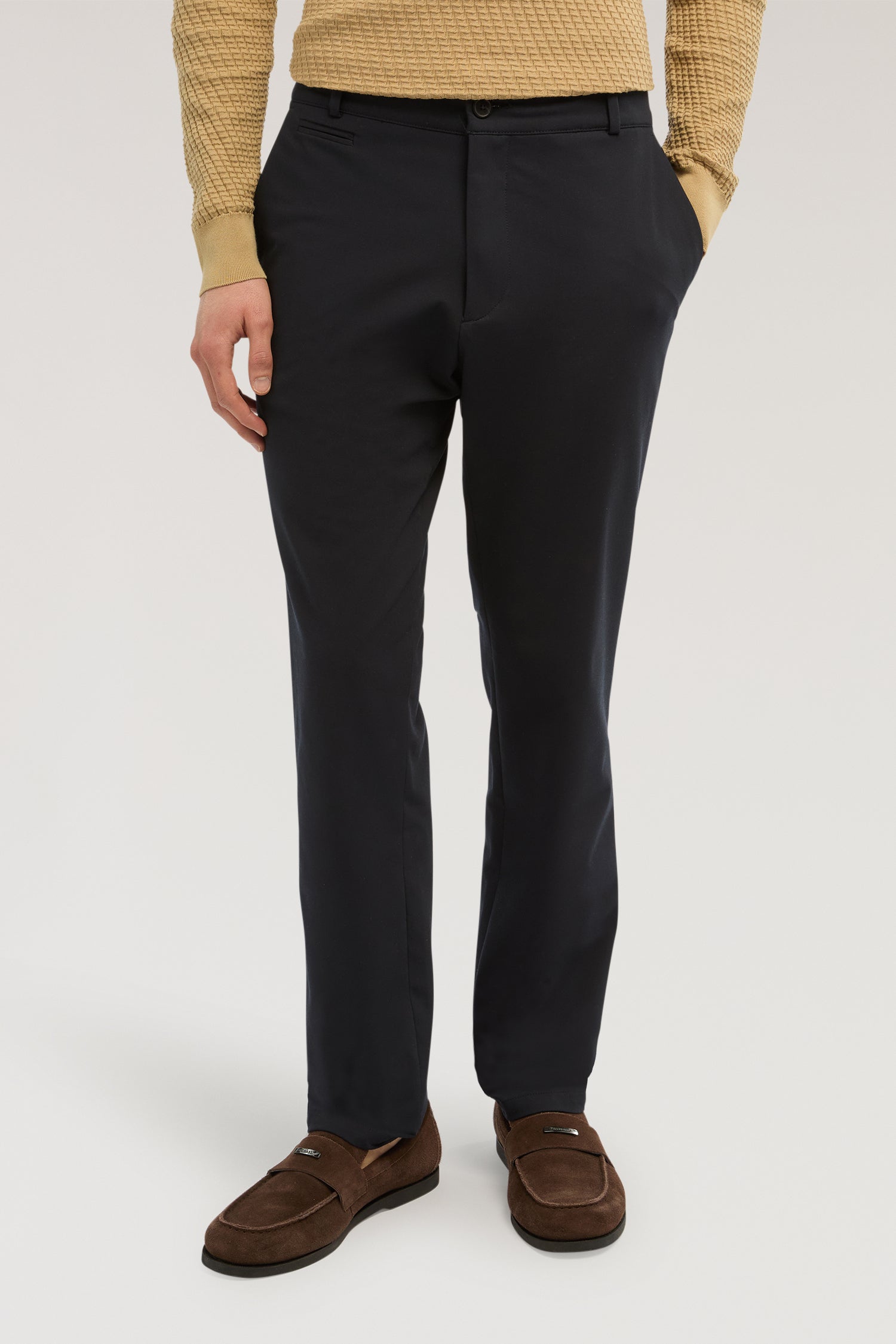 Pantaloni slim fit in viscosa 1|ff329a353a19d896aba1fba9d3bef7d6aeb18b75b88572f2fa27860fdb666ab9