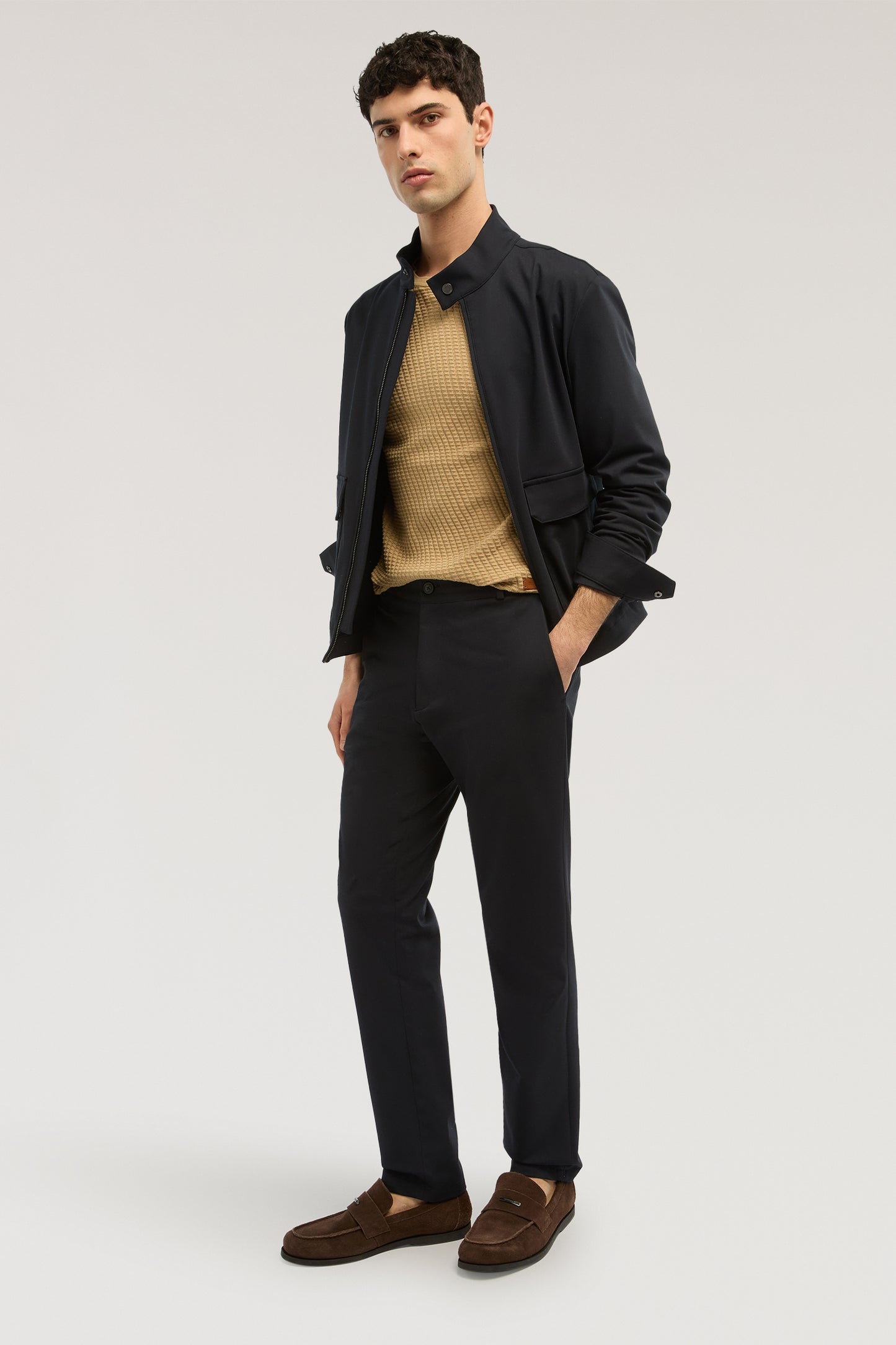 Pantaloni slim fit in viscosa 4|9c28d90b426834d3709ab5c4c9a01cf7618f7be6254c74b83def7b3f9a3f982e